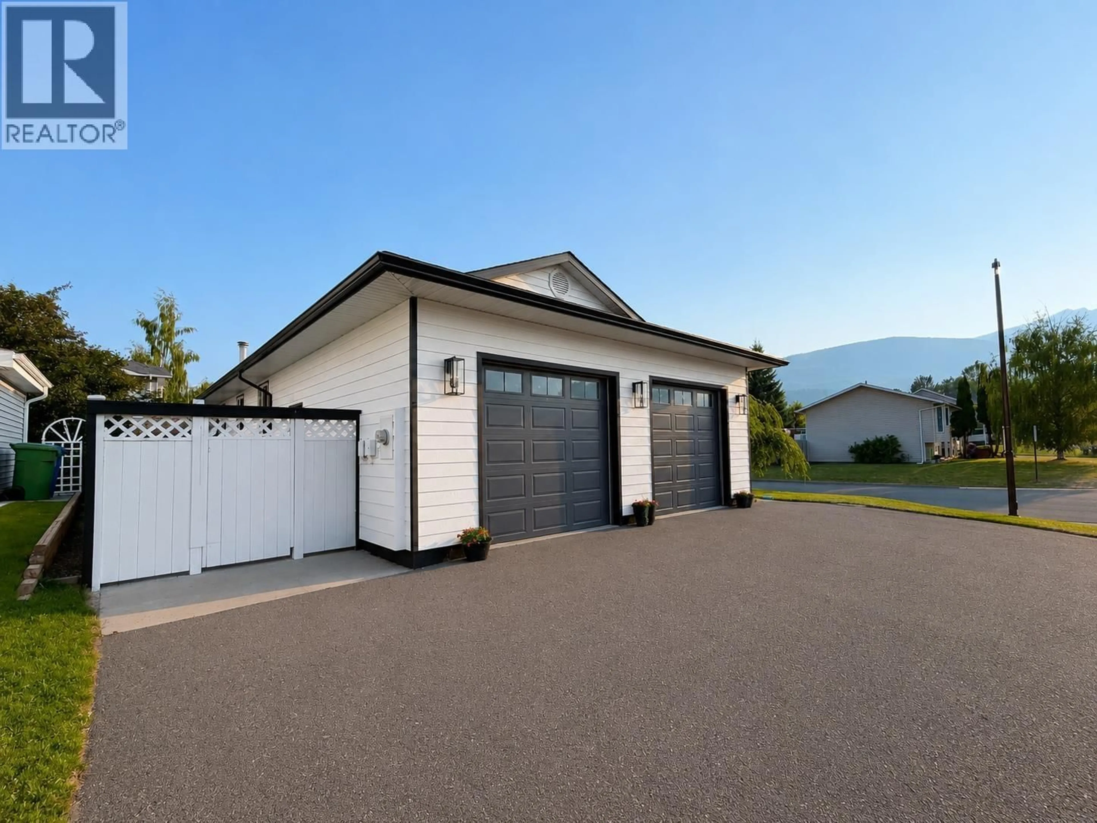 Indoor garage for 1411 DRIFTWOOD CRESCENT, Smithers British Columbia V0J2N0