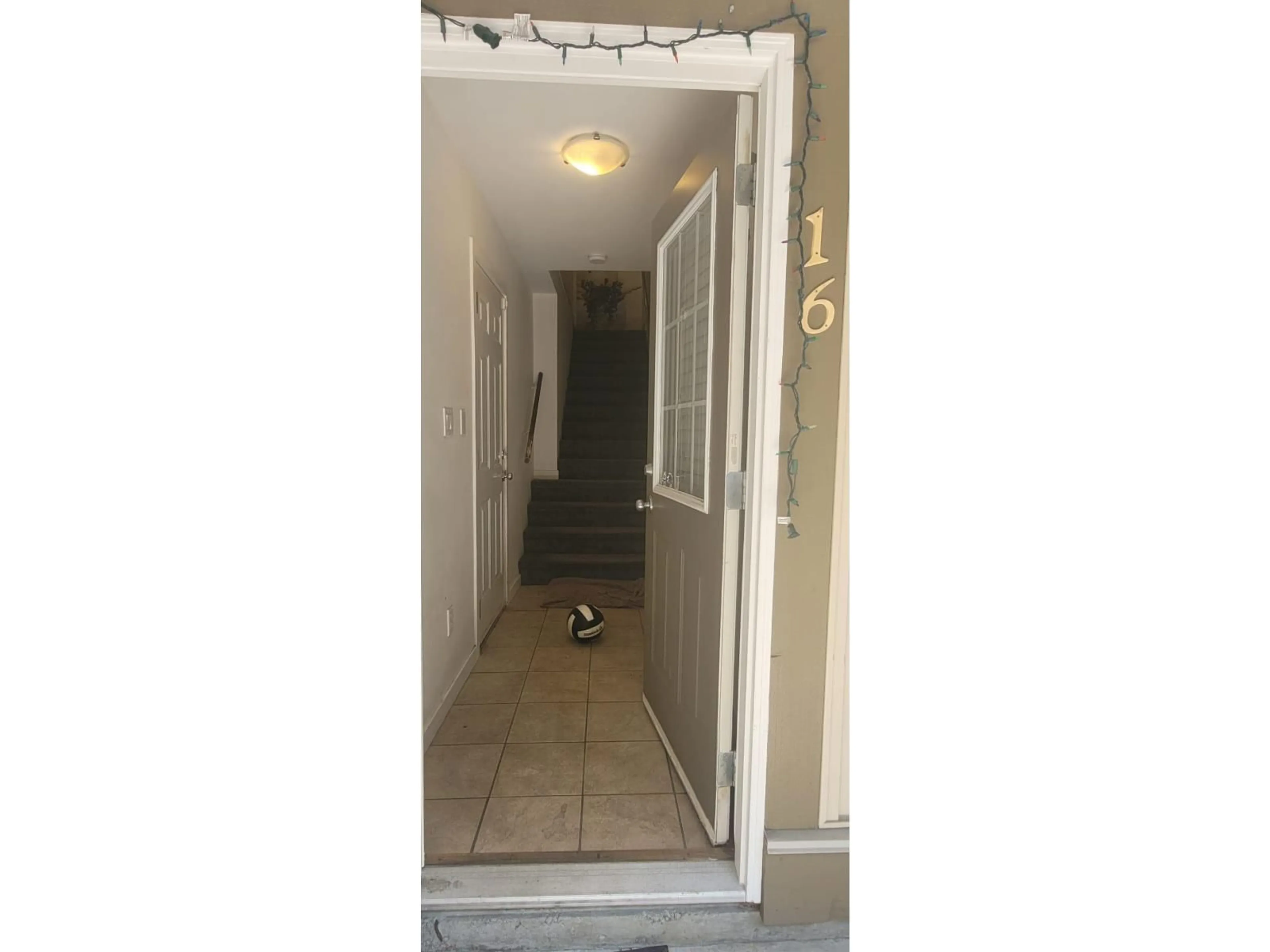 Indoor entryway for 16 - 12738 66 AVENUE, Surrey British Columbia V3W2A8