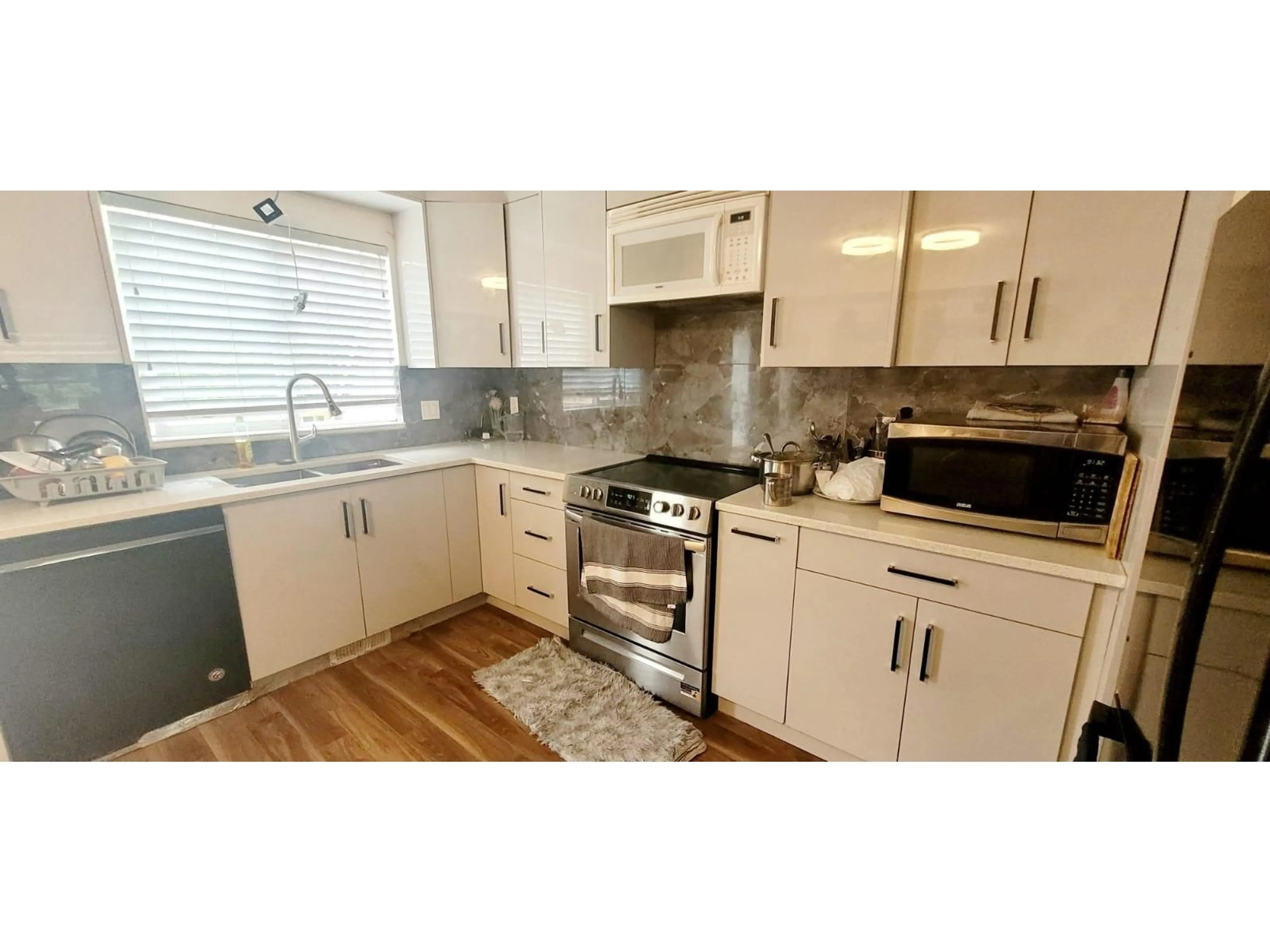 Standard kitchen, unknown for 16 - 12738 66 AVENUE, Surrey British Columbia V3W2A8