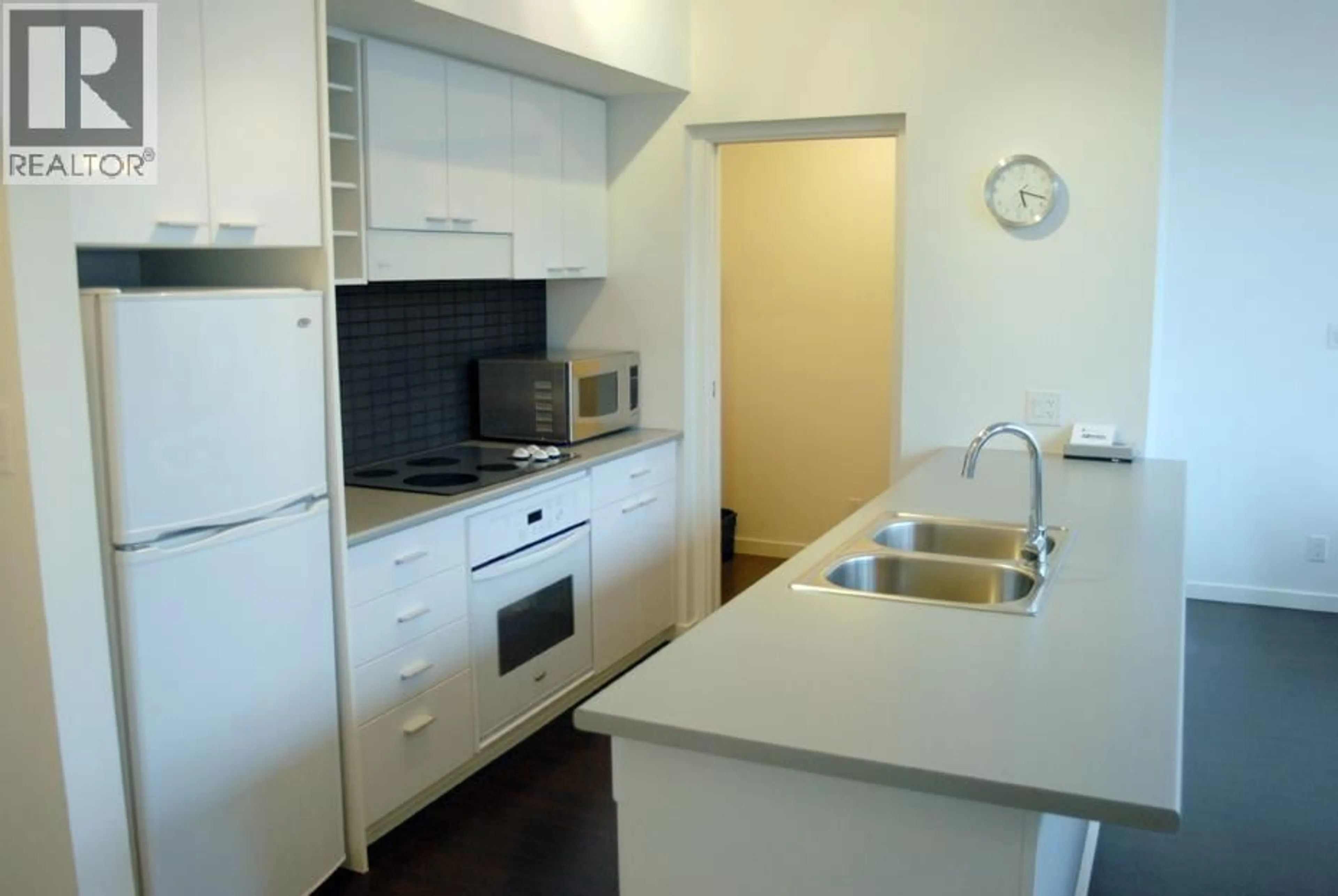 Standard kitchen, unknown for 129 REGIMENT SQUARE, Vancouver British Columbia V6B1X5