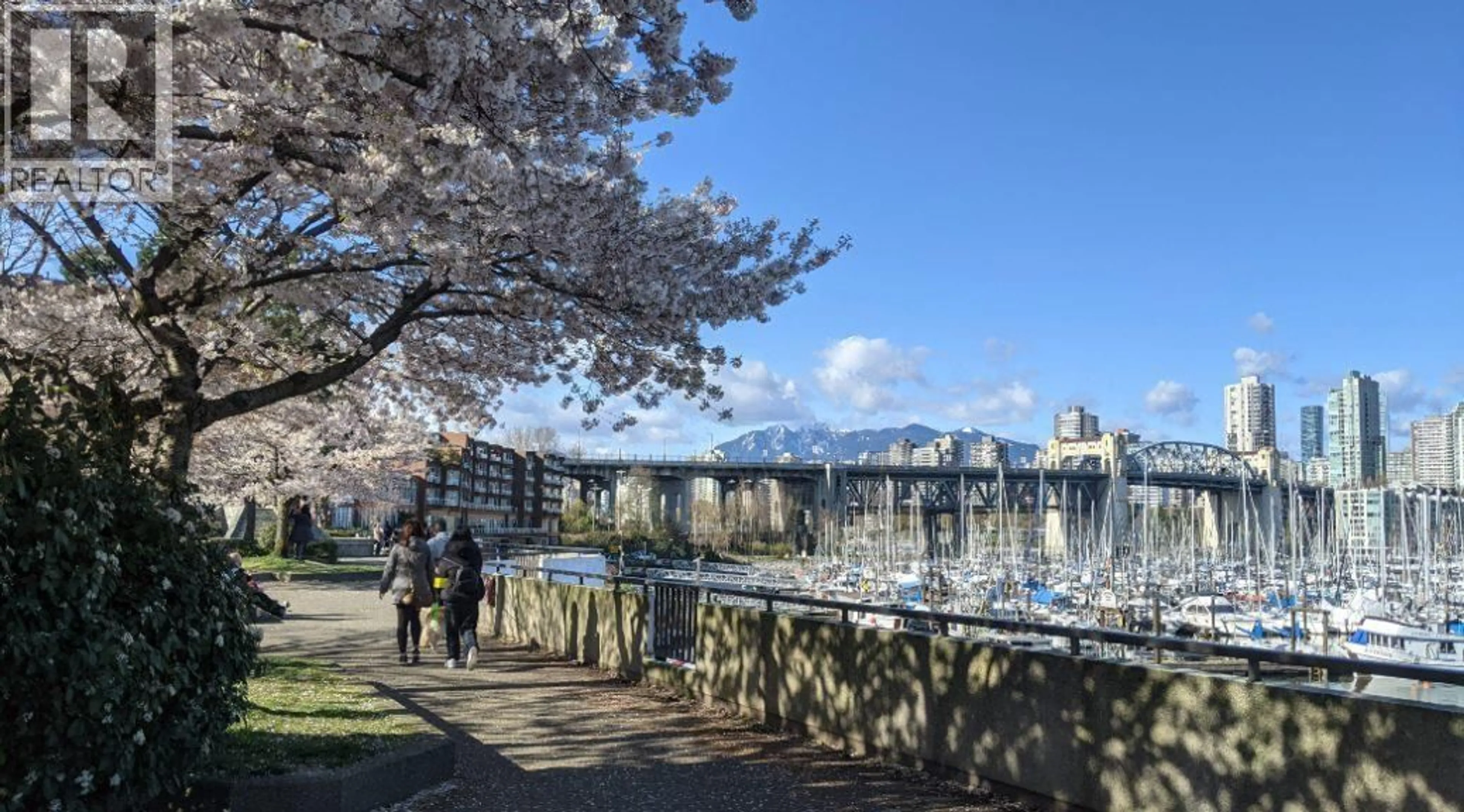 Blurry image for 129 REGIMENT SQUARE, Vancouver British Columbia V6B1X5
