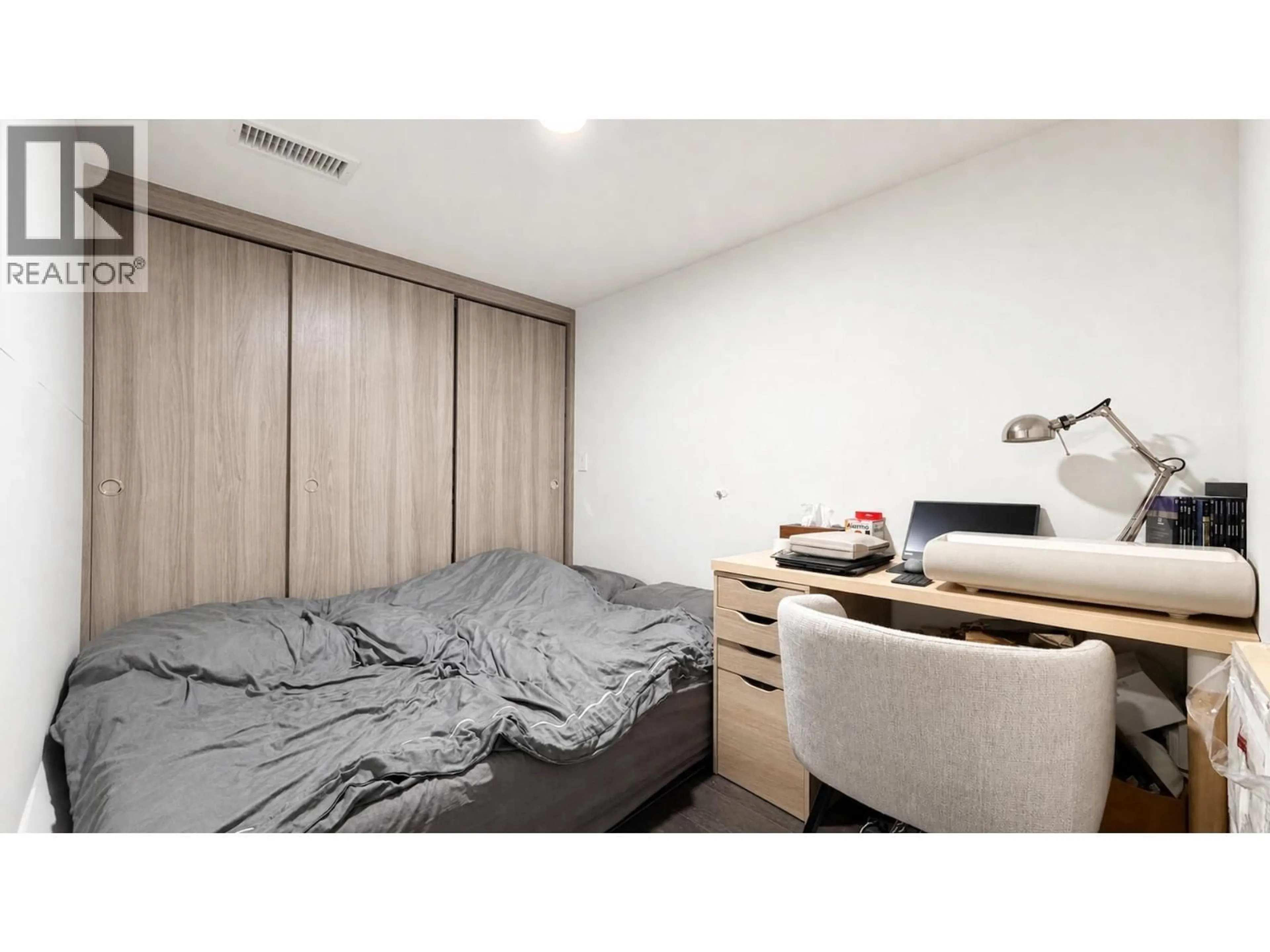 Bedroom with bed, unknown for 819 - 8800 HAZELBRIDGE WAY, Richmond British Columbia V6X0S3