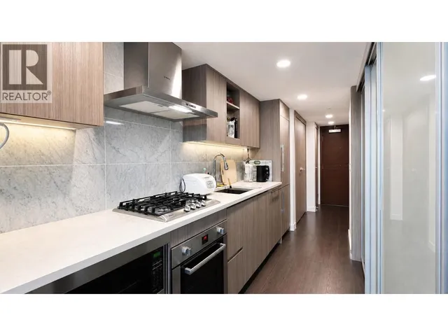 819 - 8800 HAZELBRIDGE WAY, Richmond 5