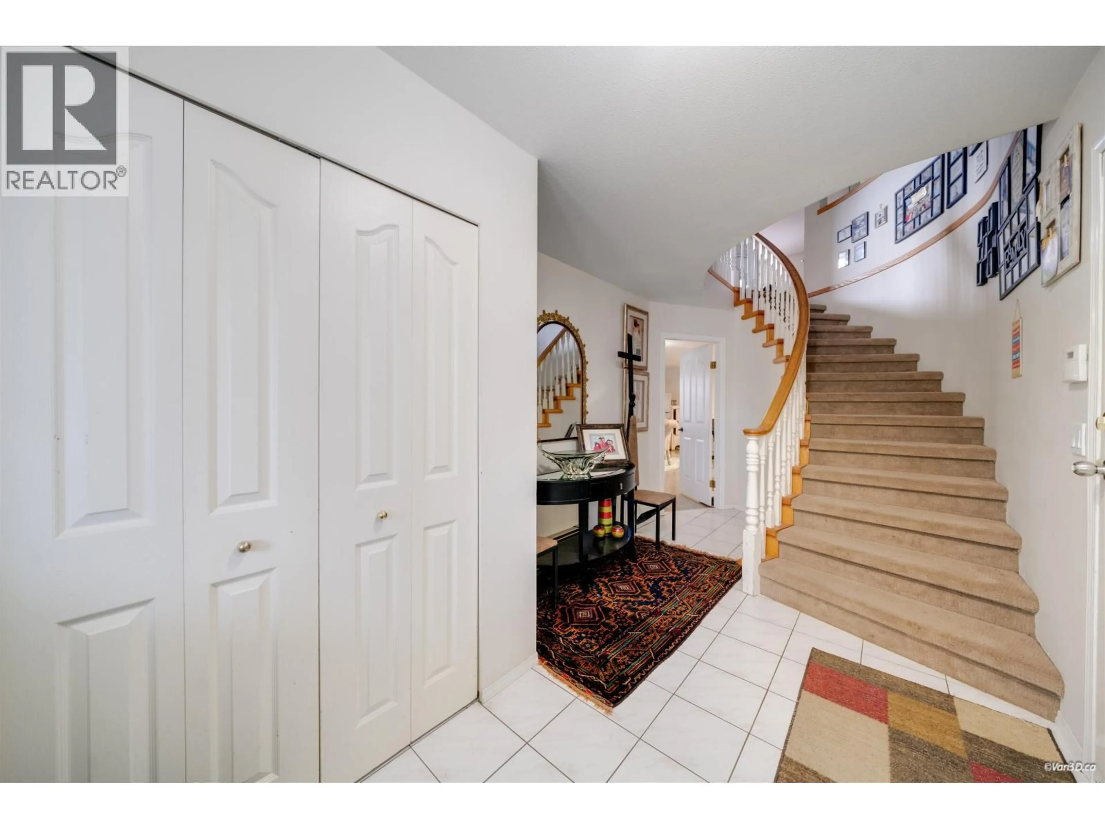 Indoor entryway for 12142 227 STREET, Maple Ridge British Columbia V2X6J5