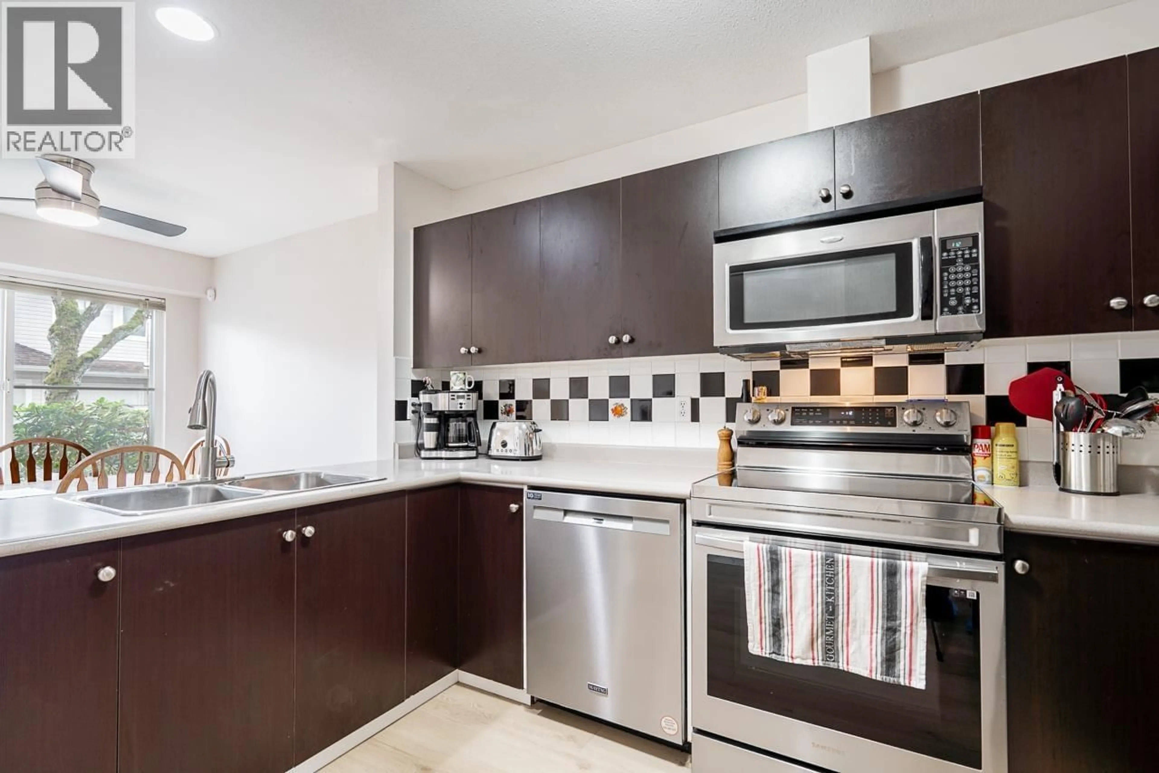 Standard kitchen, ceramic/tile floor for 24 - 11870 232 STREET, Maple Ridge British Columbia V2X6S9