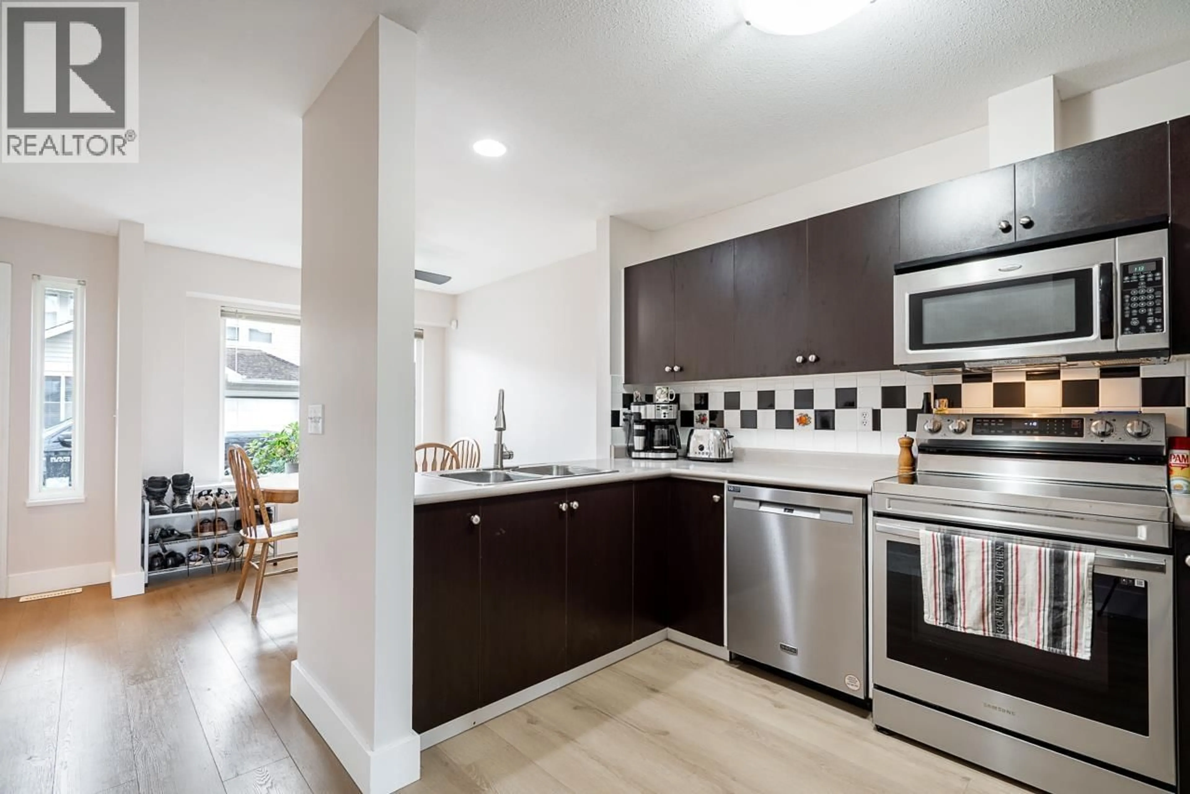 Standard kitchen, unknown for 24 - 11870 232 STREET, Maple Ridge British Columbia V2X6S9