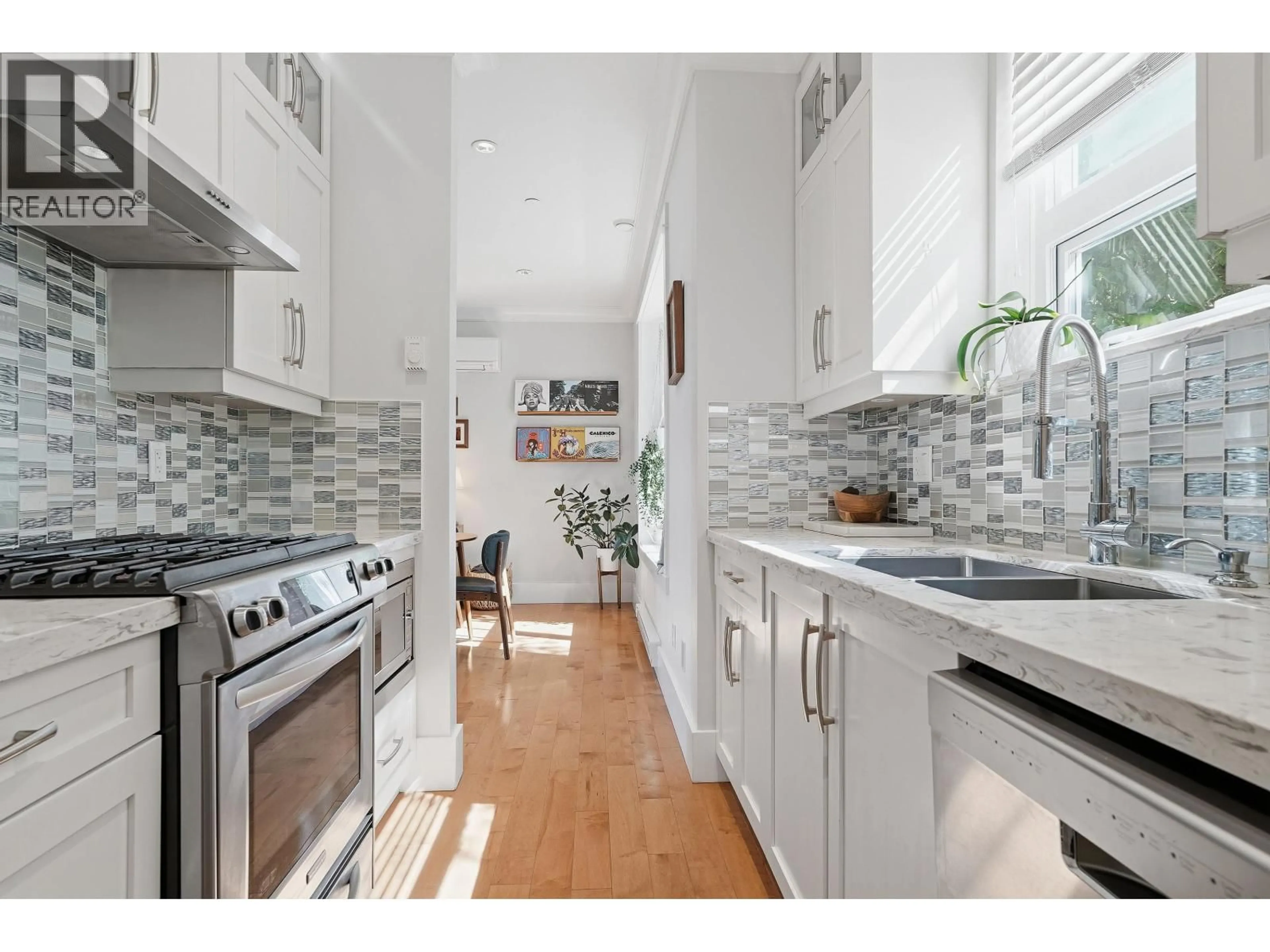 Open concept kitchen, ceramic/tile floor for 1820 WOODLAND DRIVE, Vancouver British Columbia V5N3N7