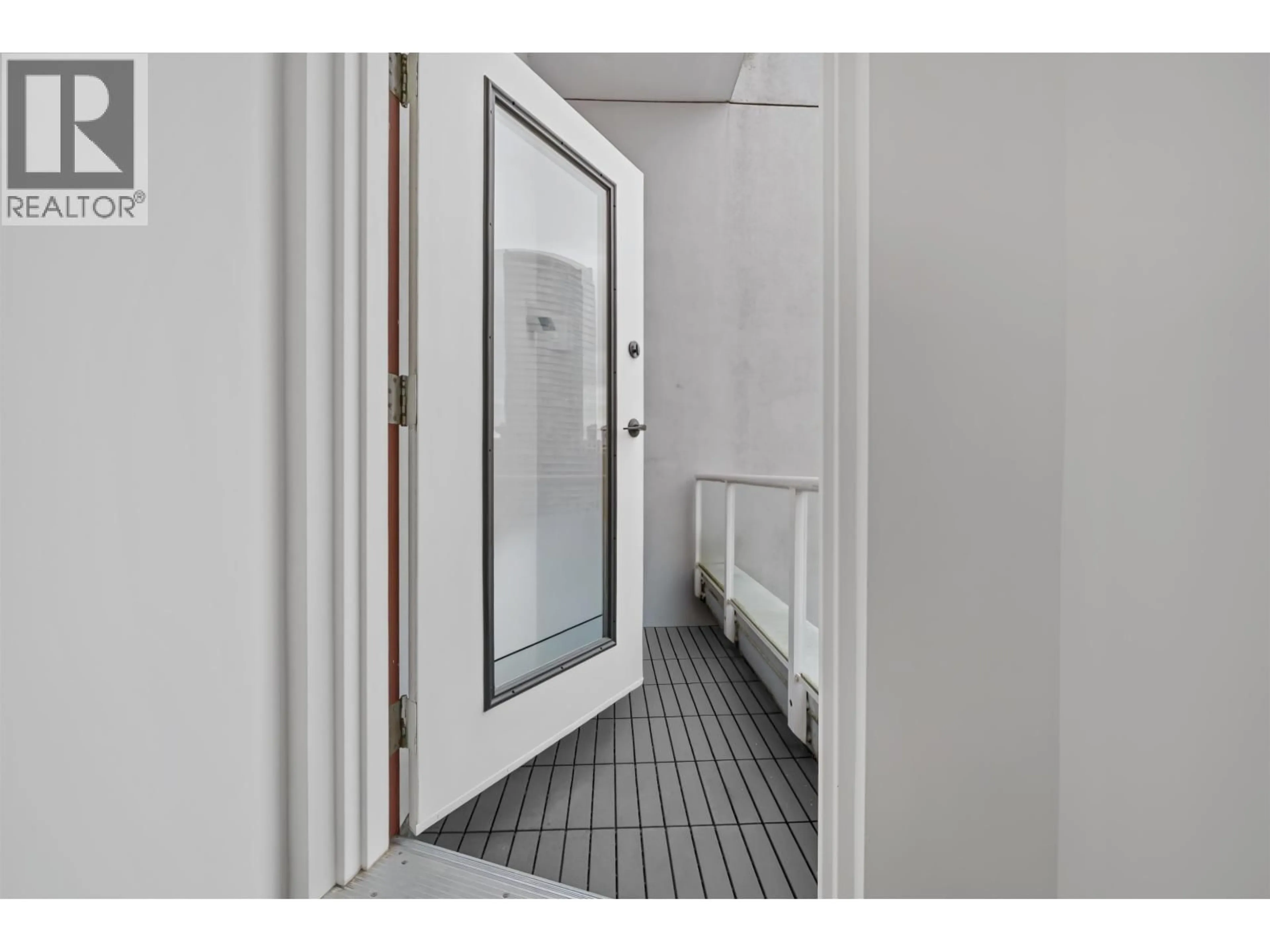 Indoor entryway for 1012 - 933 SEYMOUR STREET, Vancouver British Columbia V6B6L6