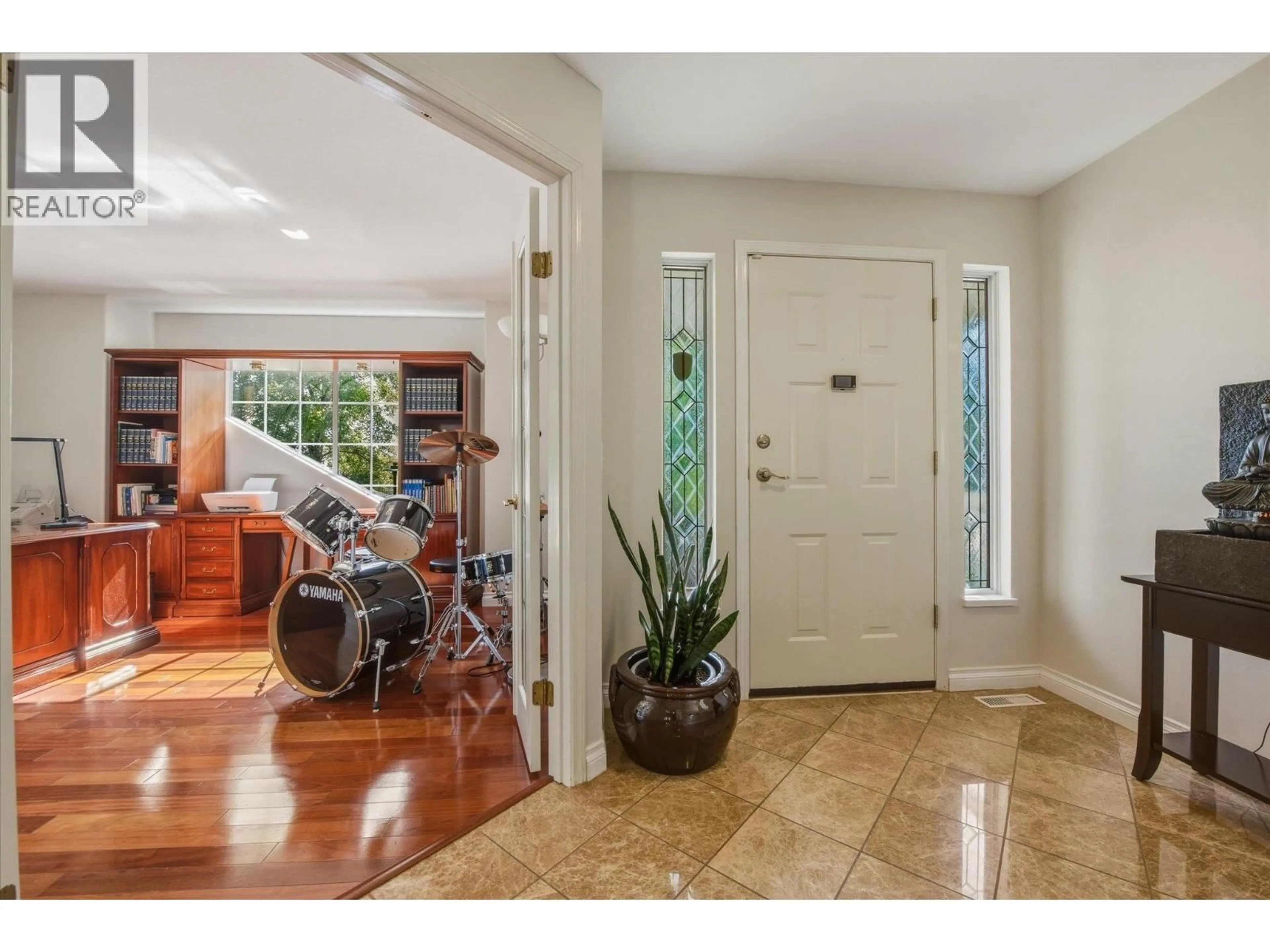 Indoor entryway for 102 ASPENWOOD DRIVE, Port Moody British Columbia V3H4V6