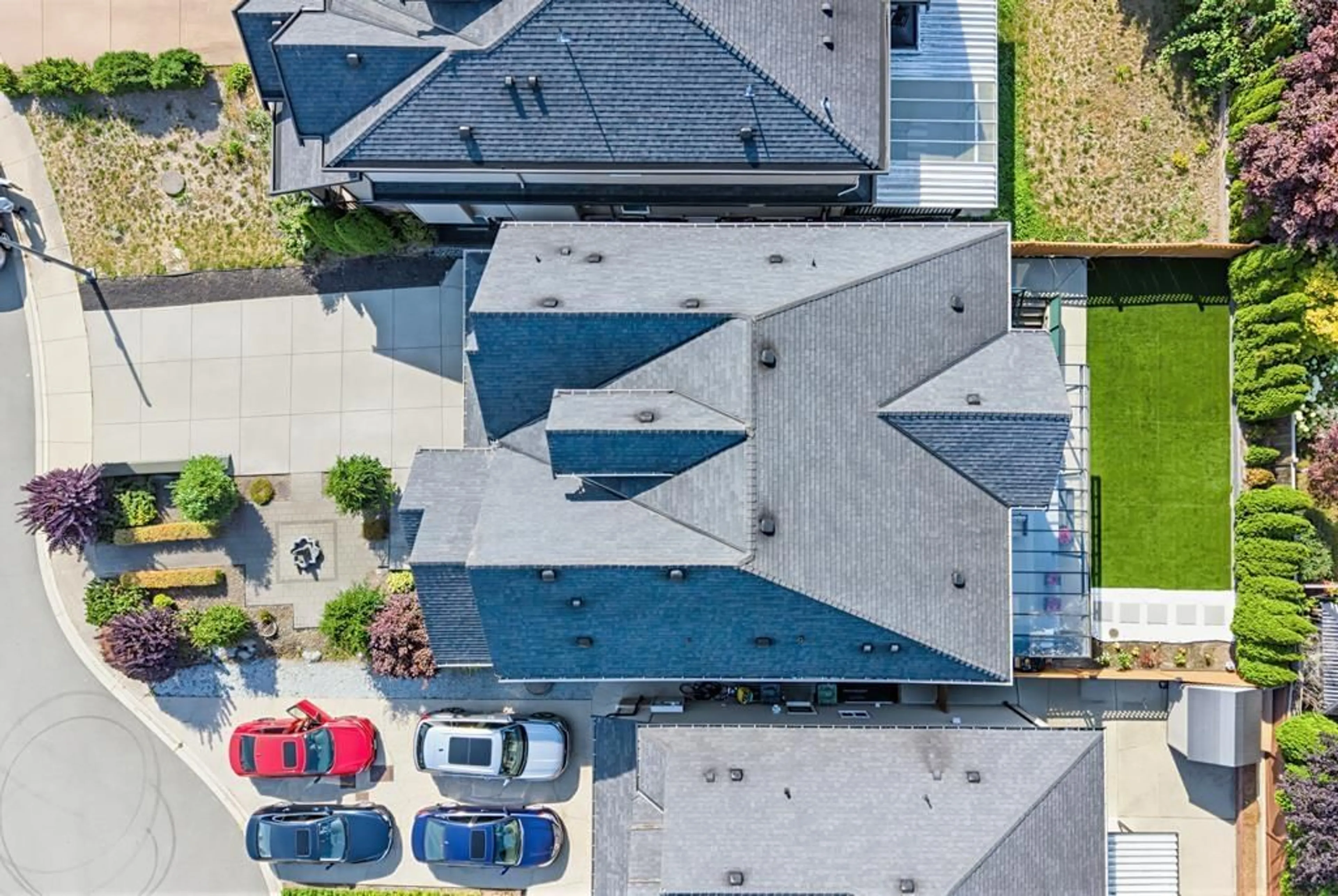 A pic from outside/outdoor area/front of a property/back of a property/a pic from drone, street for 19675 70A AVENUE, Langley British Columbia V2Y0N6