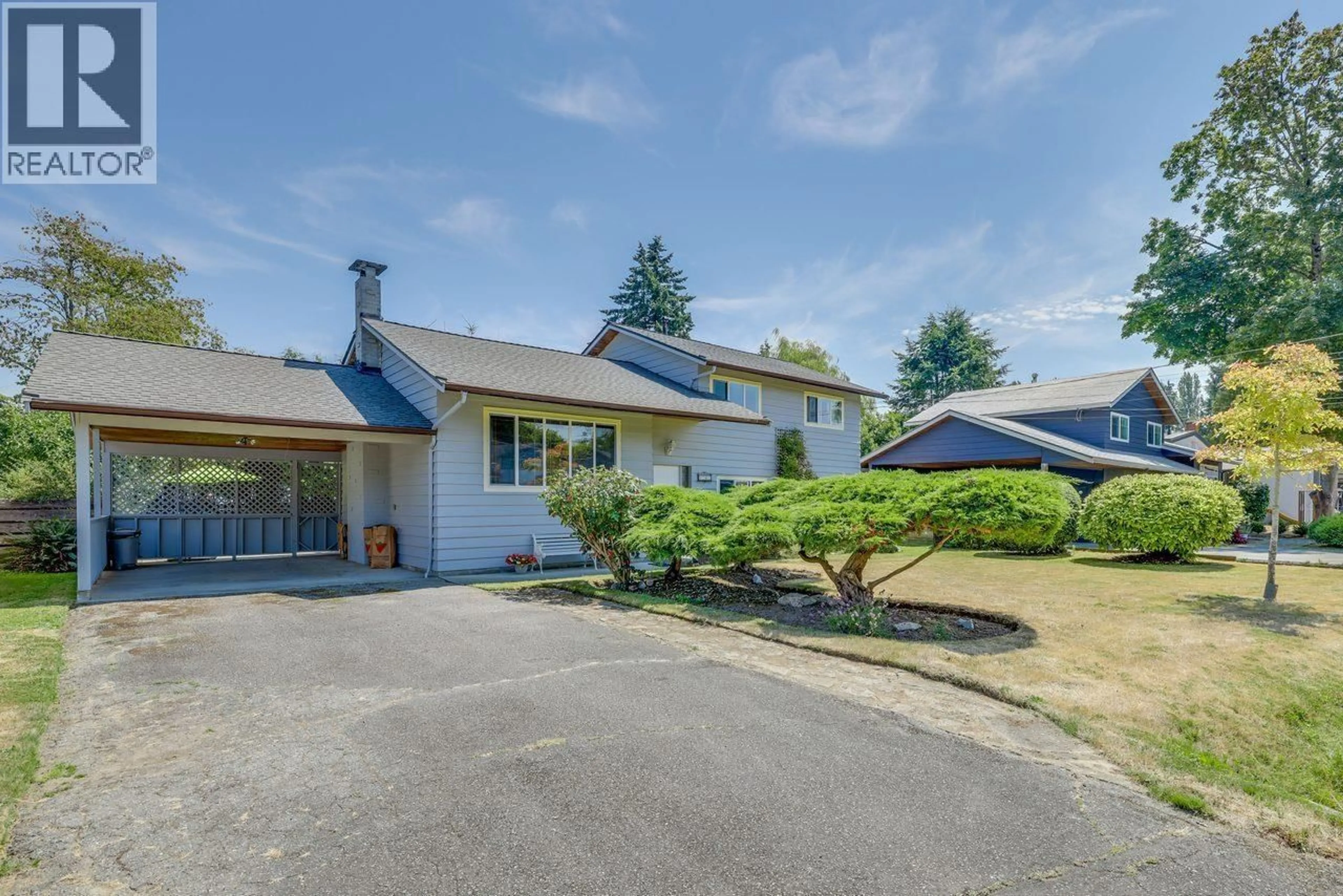 A pic from outside/outdoor area/front of a property/back of a property/a pic from drone, street for 1702 57TH STREET, Delta British Columbia V4L1Y4