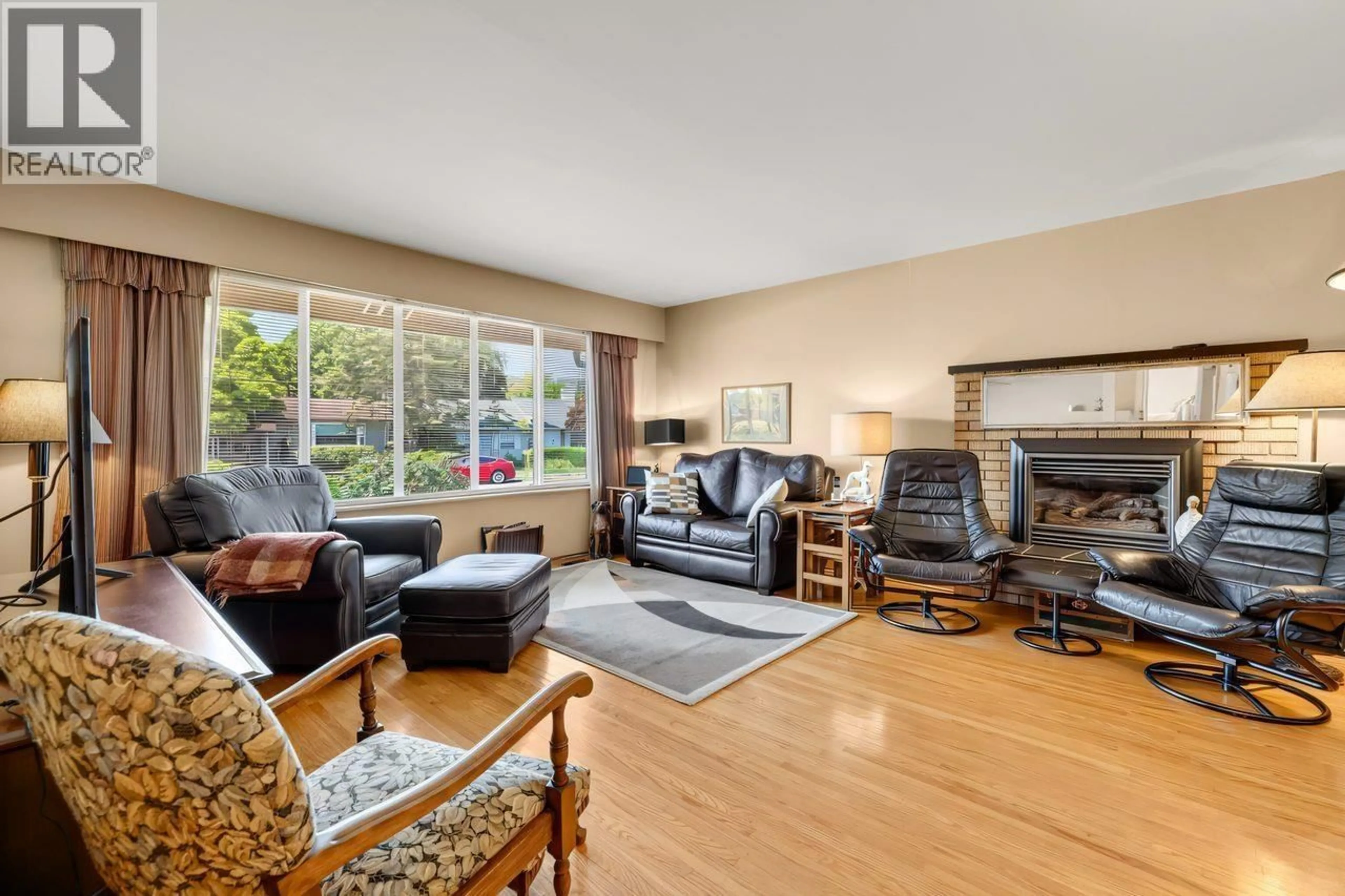 Living room with furniture, unknown for 1702 57TH STREET, Delta British Columbia V4L1Y4