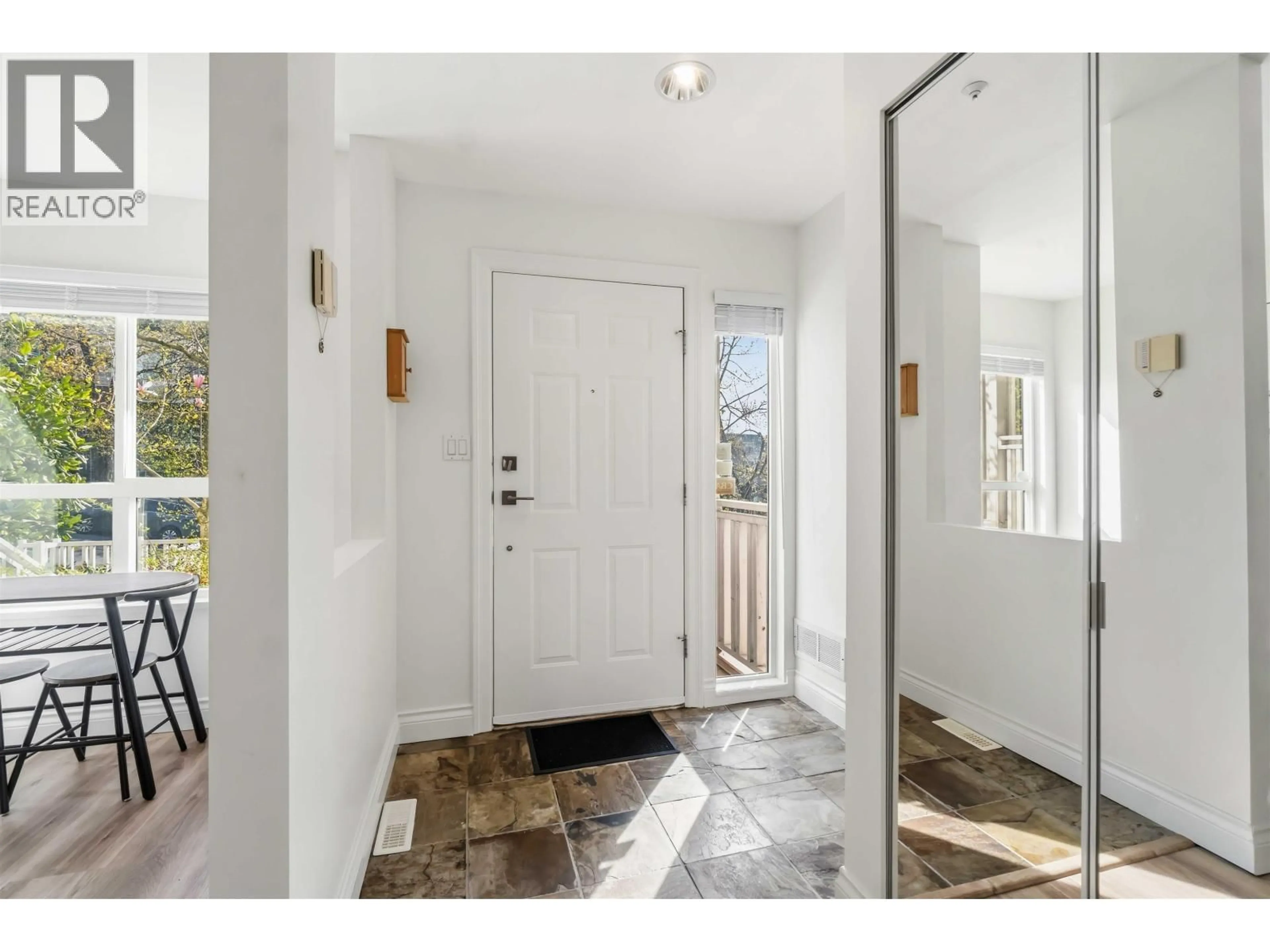 Indoor entryway for 8433 JELLICOE STREET, Vancouver British Columbia V5S2J4