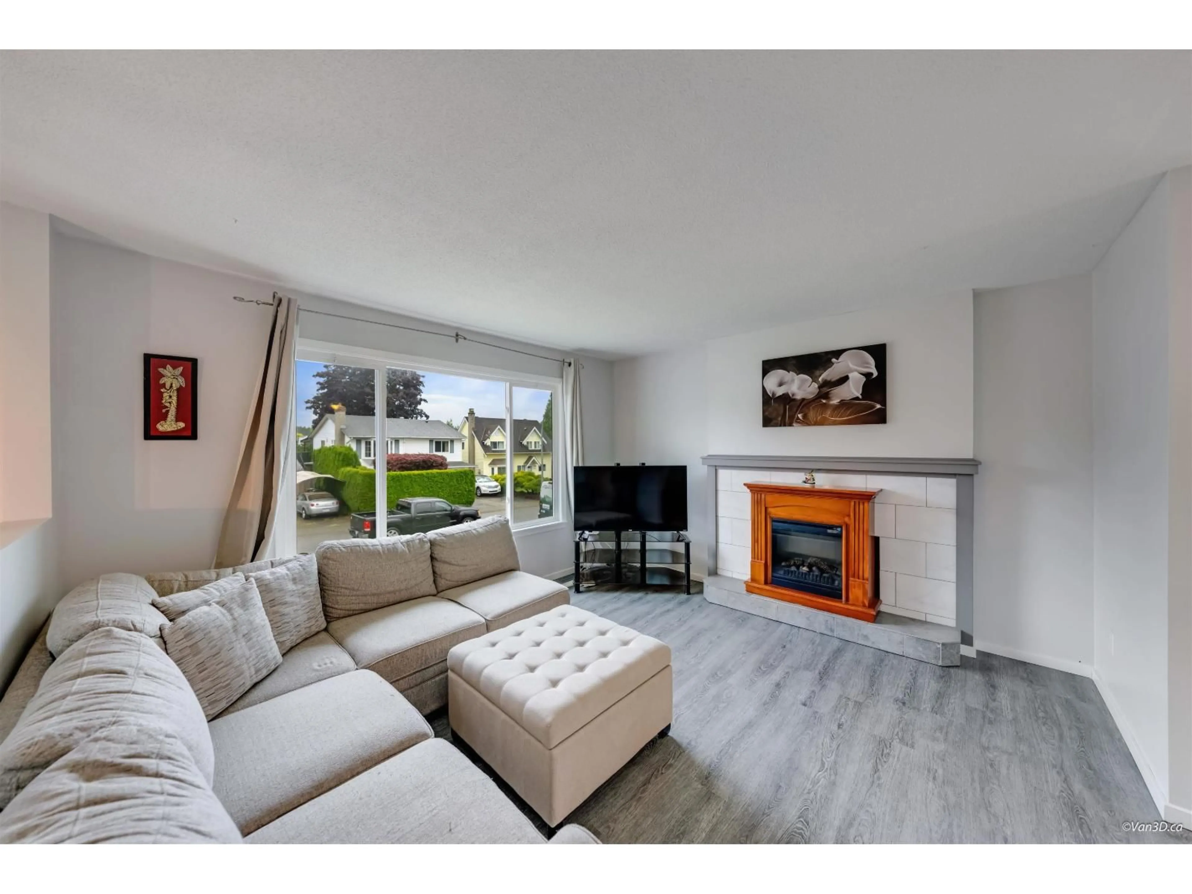 Living room with furniture, unknown for 27549 31A AVENUE, Langley British Columbia V4W3L2