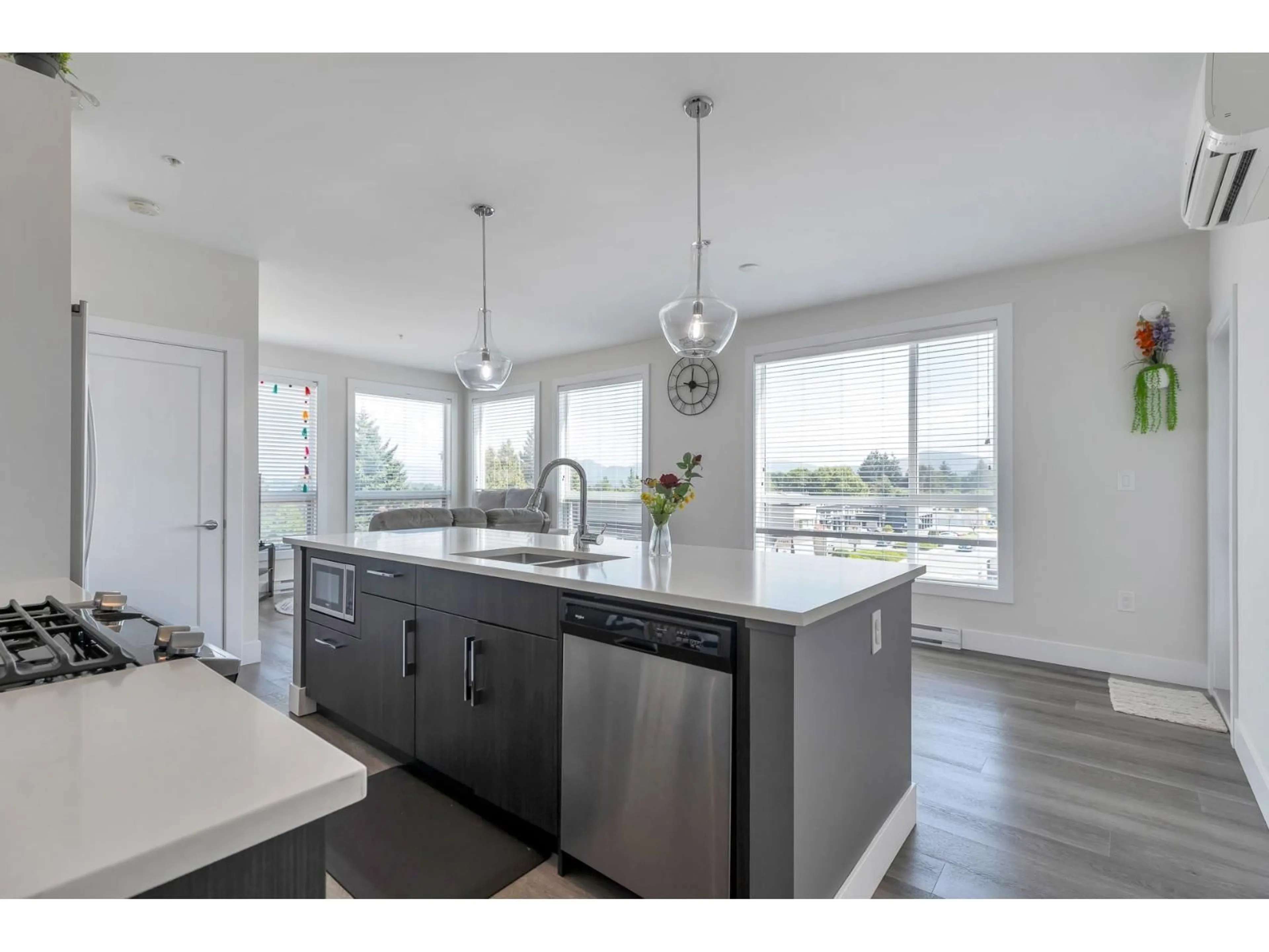 Open concept kitchen, unknown for 405 - 32838 VENTURA AVENUE, Abbotsford British Columbia V2S0M5