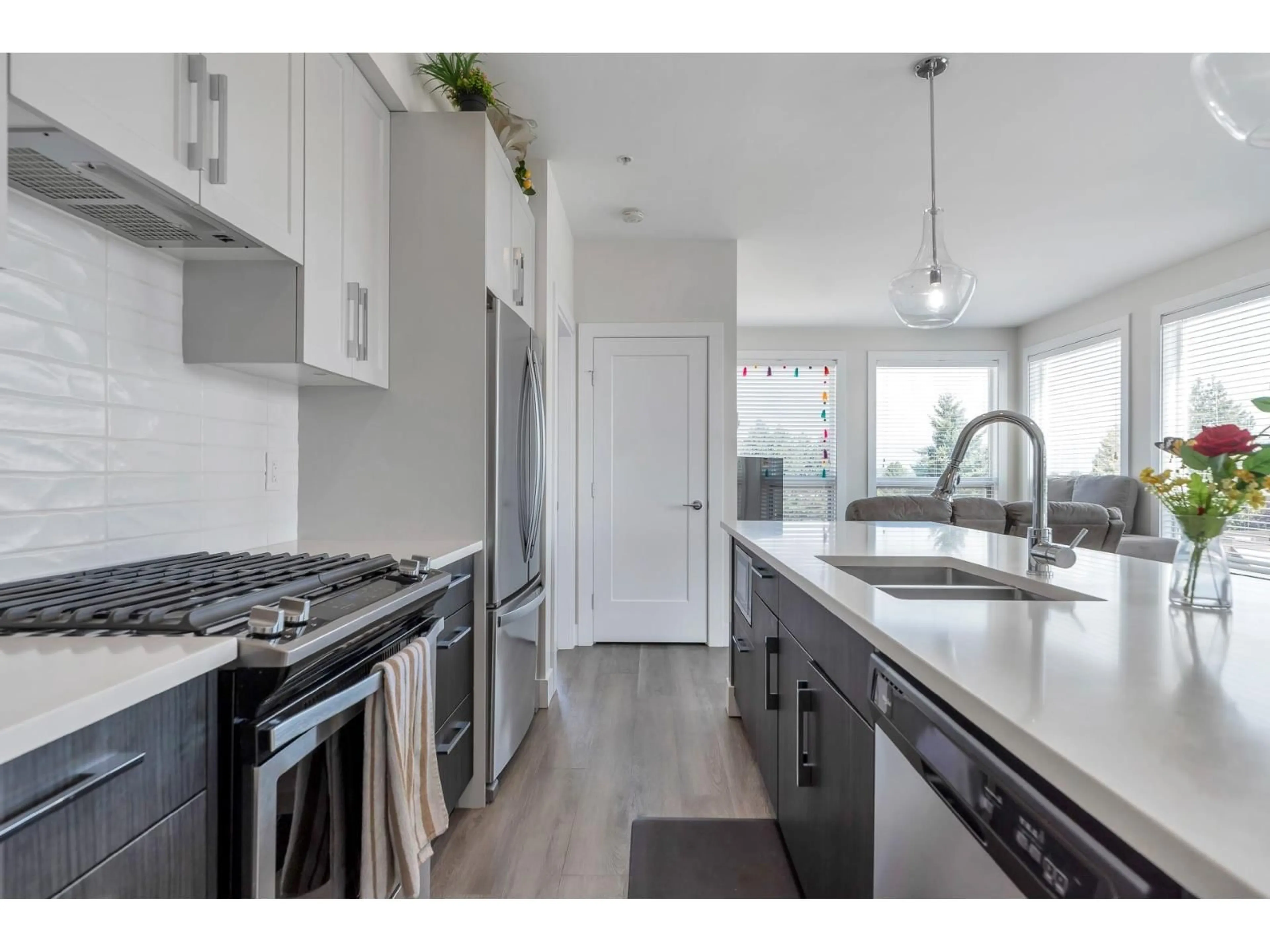 Open concept kitchen, unknown for 405 - 32838 VENTURA AVENUE, Abbotsford British Columbia V2S0M5