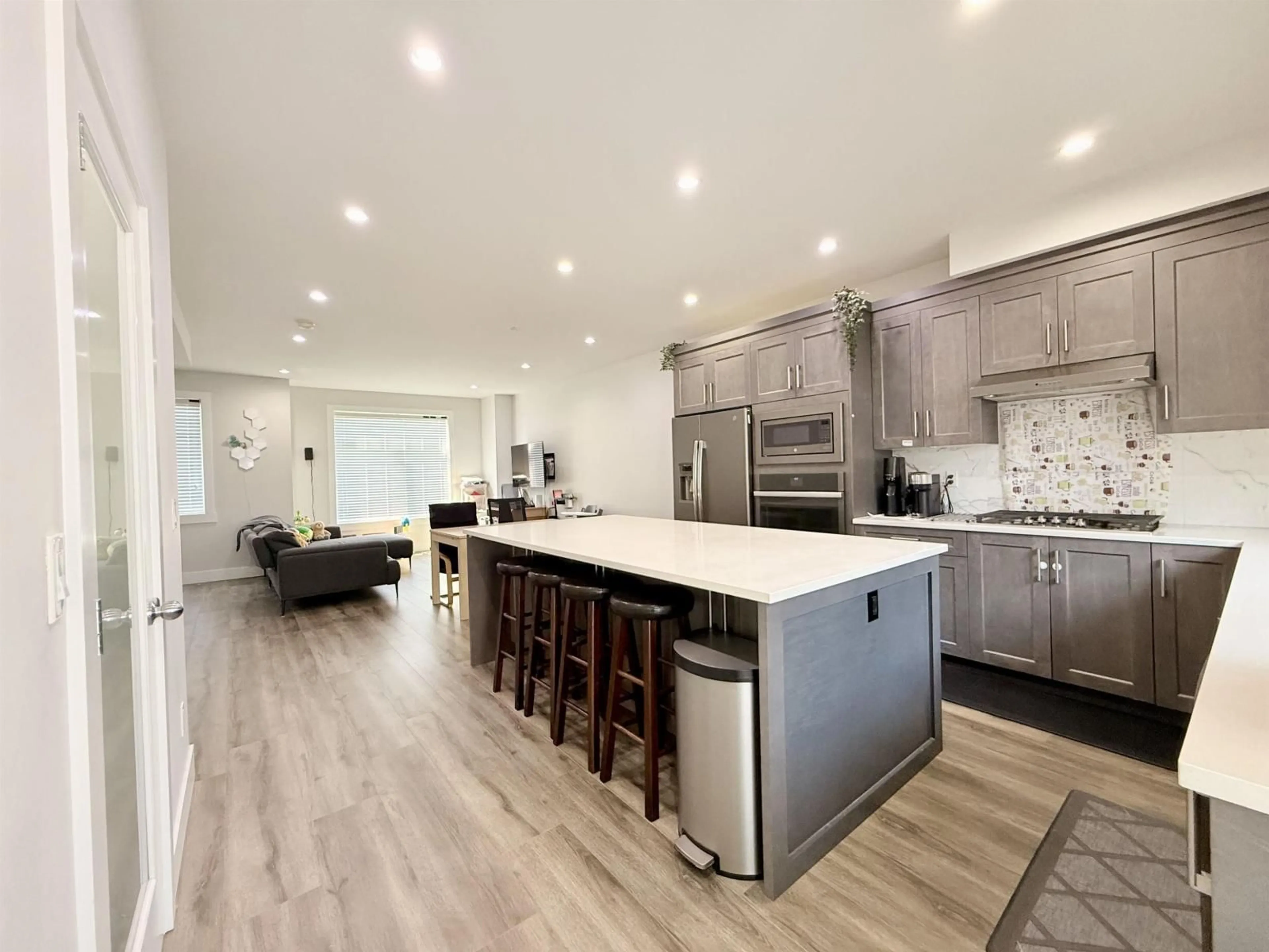 Open concept kitchen, unknown for 3 - 19239 70 AVENUE, Surrey British Columbia V4N6S8