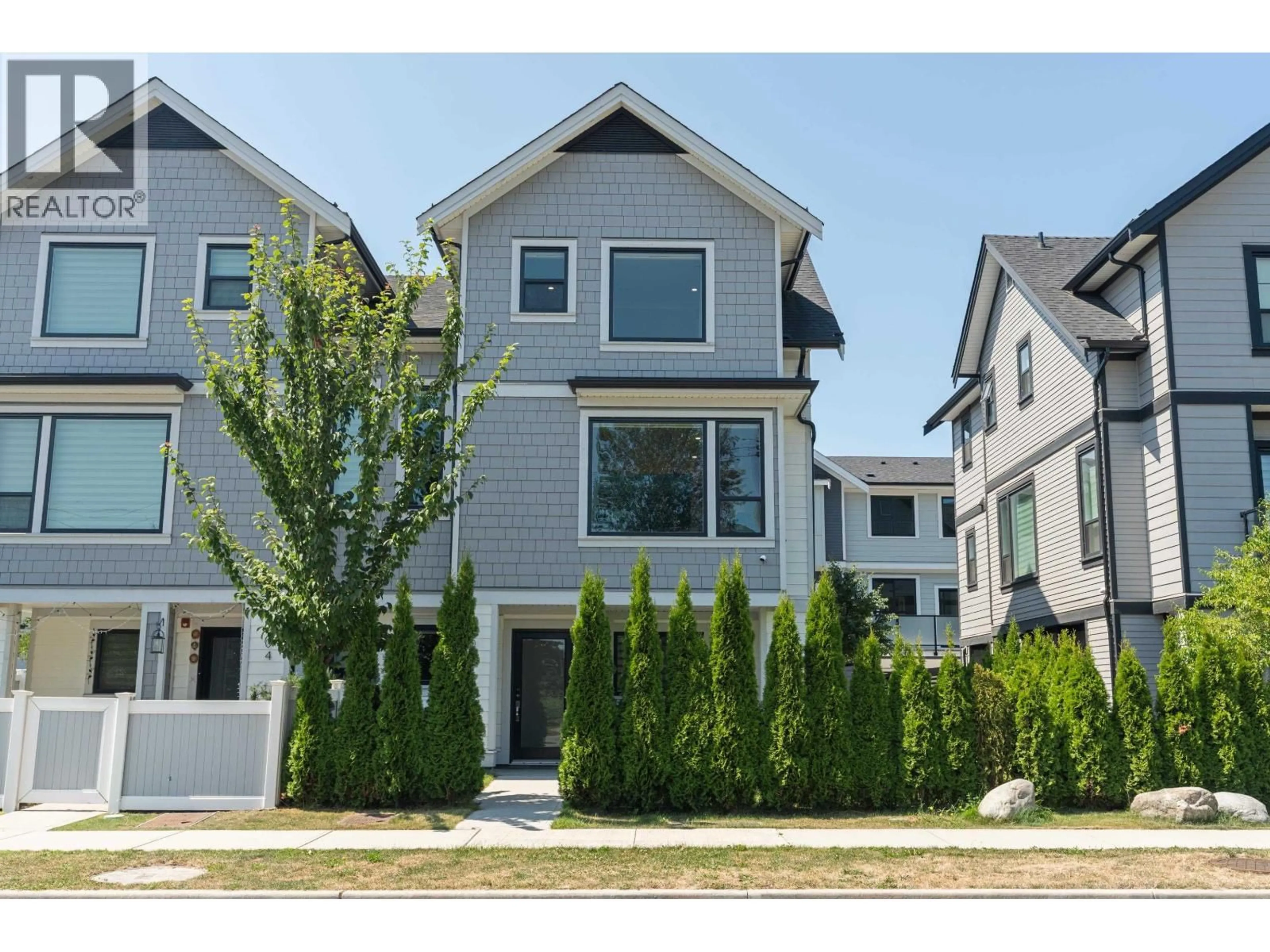 Home with vinyl exterior material, street for 108 JARDINE STREET, New Westminster British Columbia V3M0M4