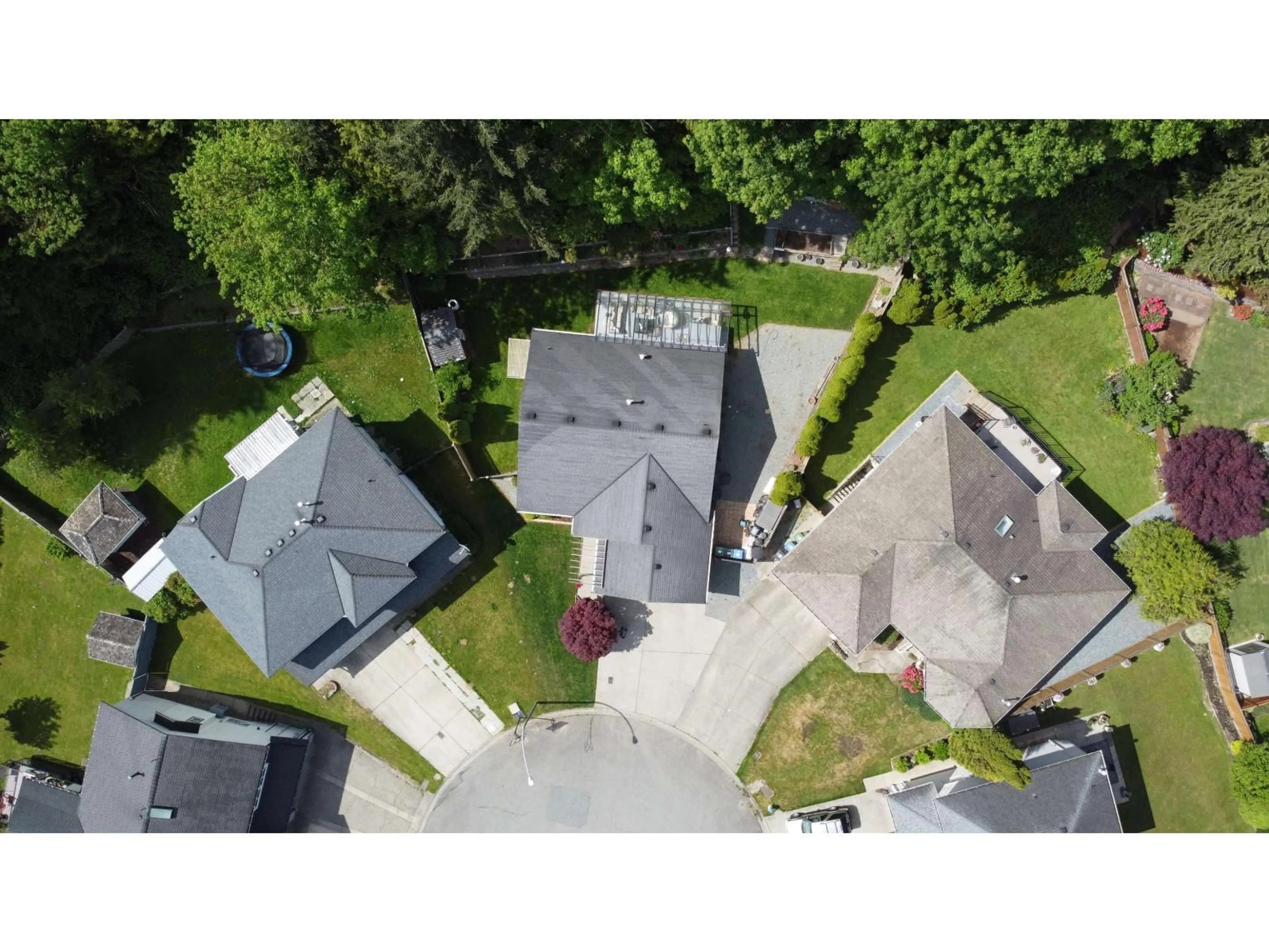 A pic from outside/outdoor area/front of a property/back of a property/a pic from drone, street for 31438 CHALMERS PLACE, Abbotsford British Columbia V2T5H1