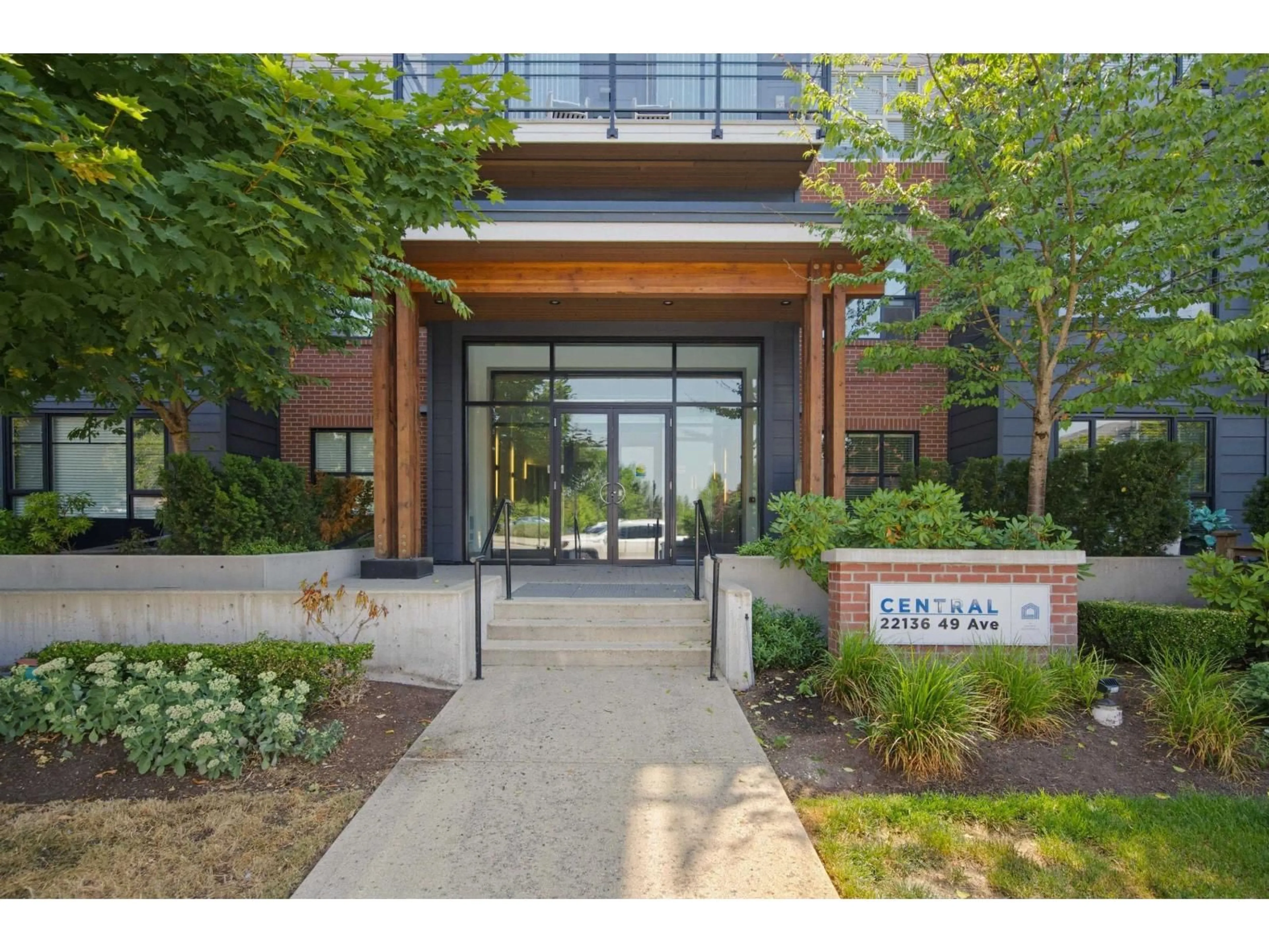 Indoor entryway for 202 - 22136 49 AVENUE, Langley British Columbia V3A0M8