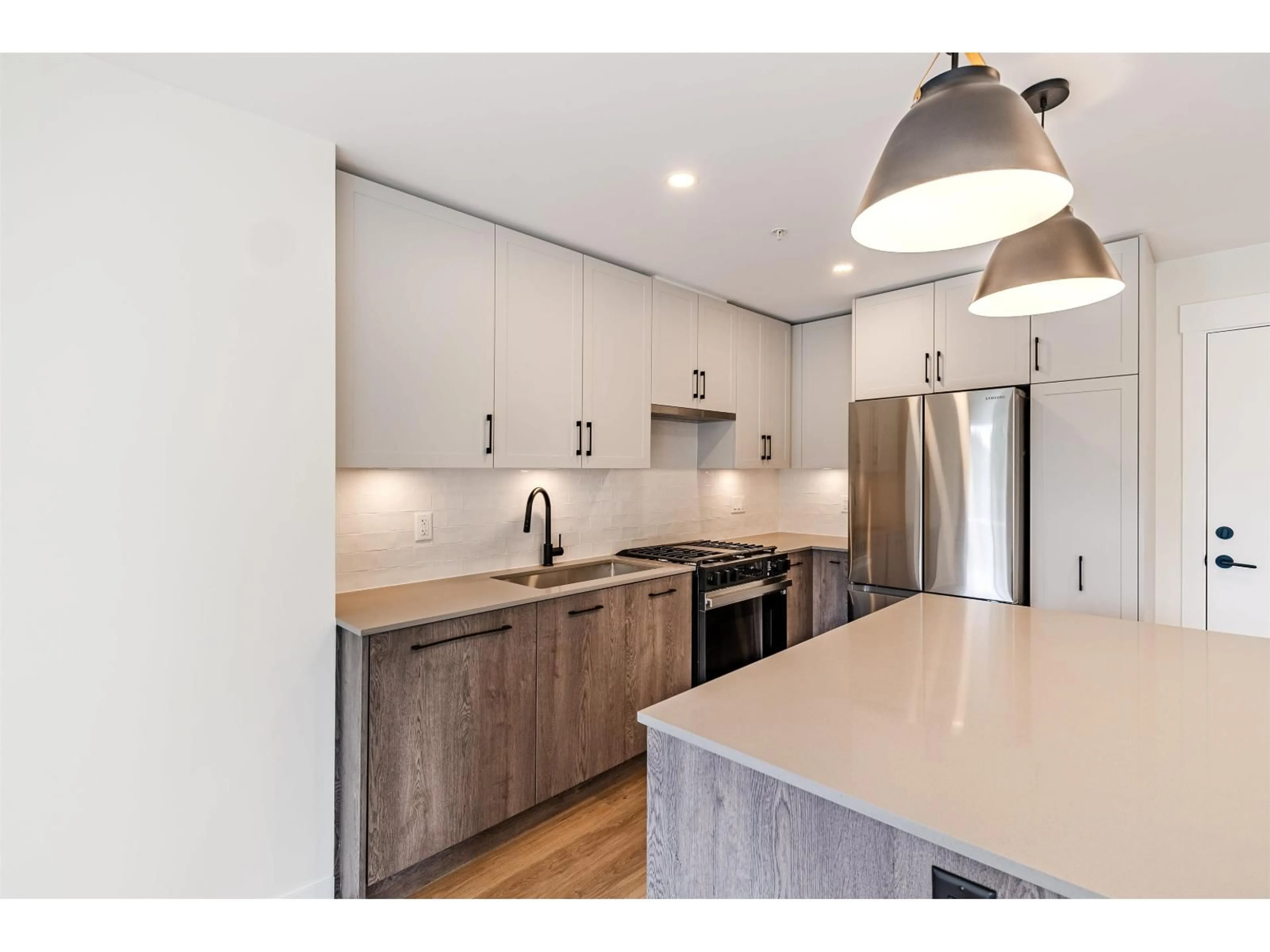 Open concept kitchen, unknown for 307 - 27215 ALDERGROVE TOWN CENTRE DRIVE, Langley British Columbia V4W3N7
