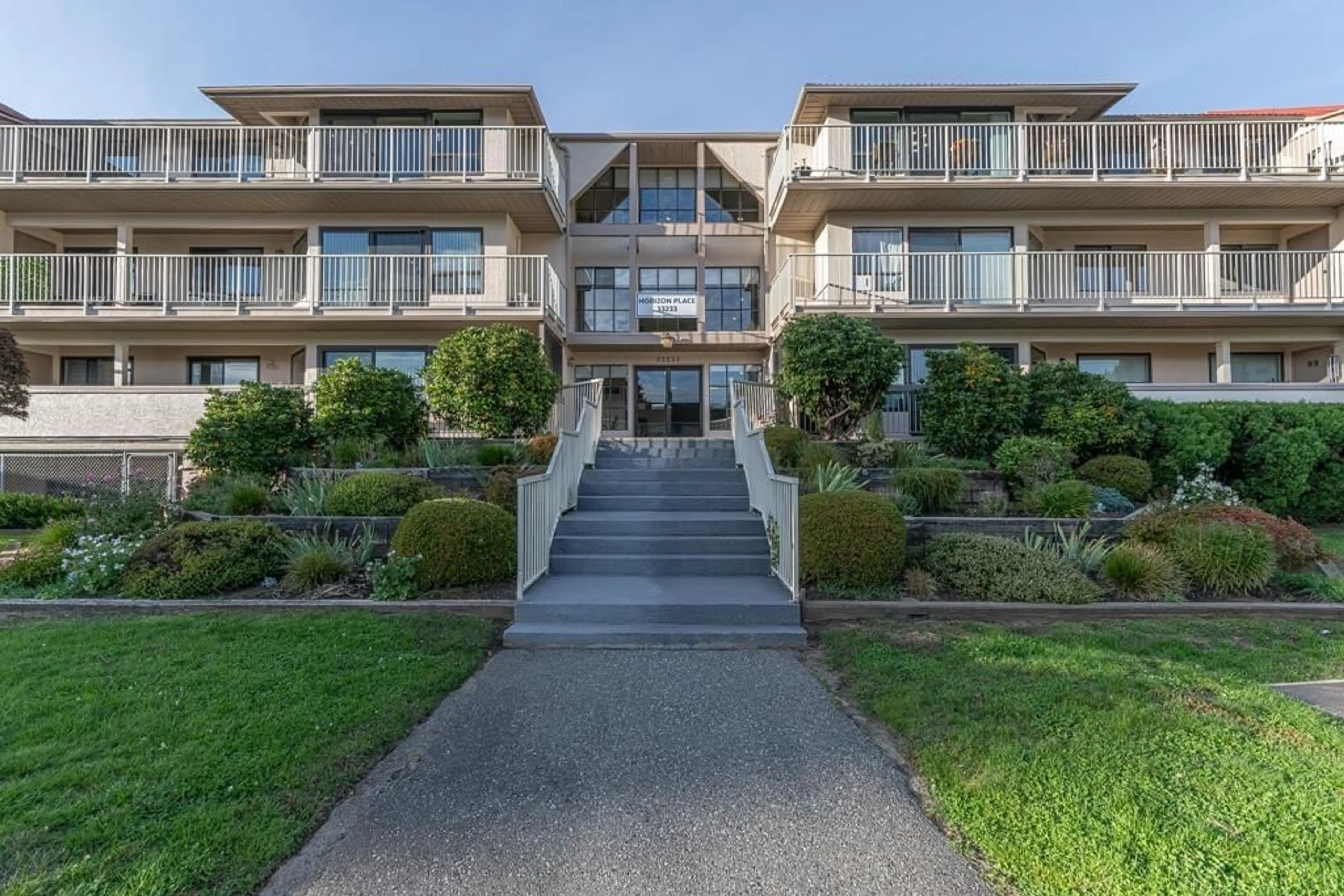 A pic from outside/outdoor area/front of a property/back of a property/a pic from drone, unknown for 207 - 33233 BOURQUIN CRESCENT, Abbotsford British Columbia V2S1Y2
