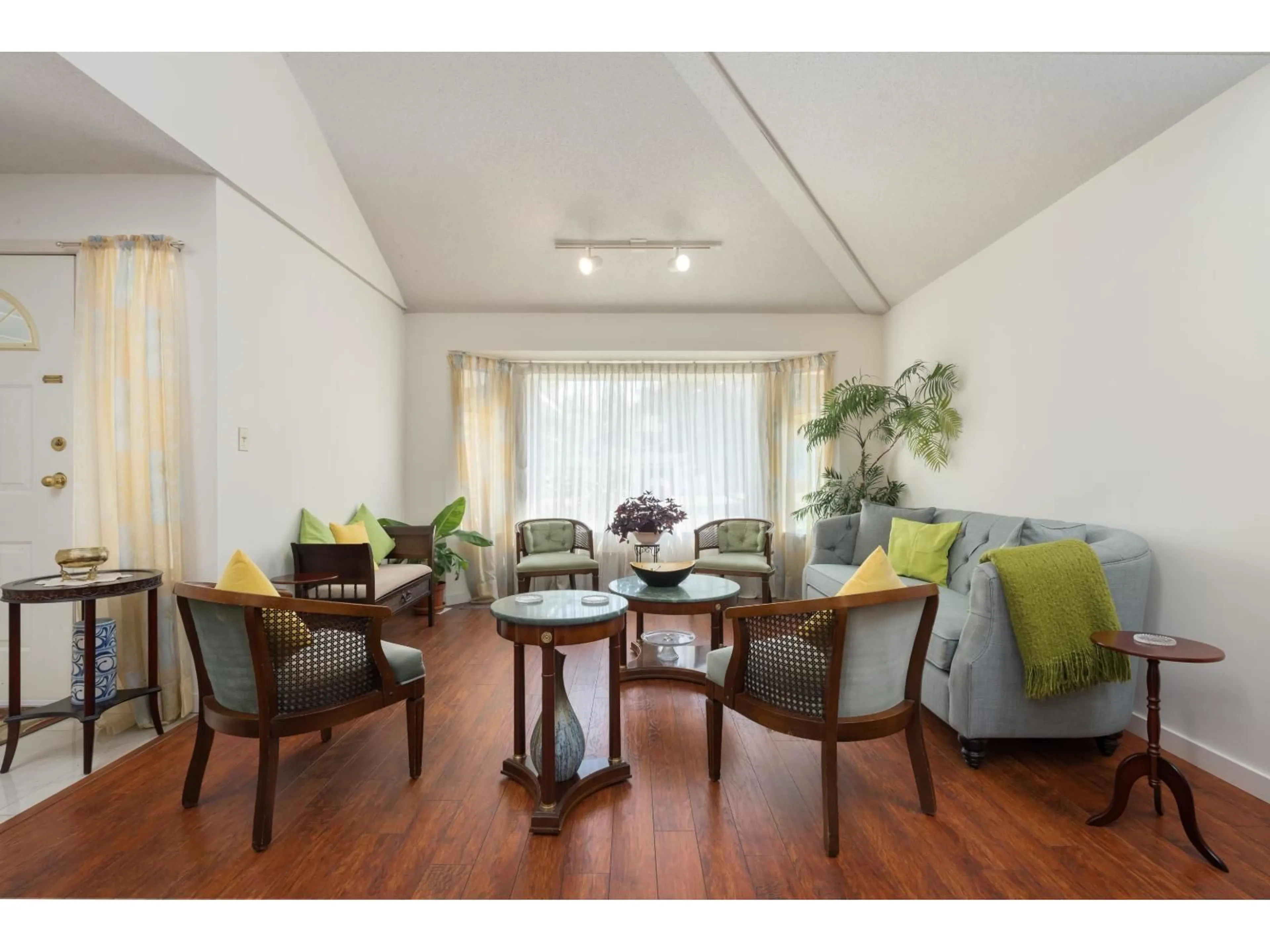 Living room with furniture, wood/laminate floor for 15753 98 AVENUE, Surrey British Columbia V4N2V5