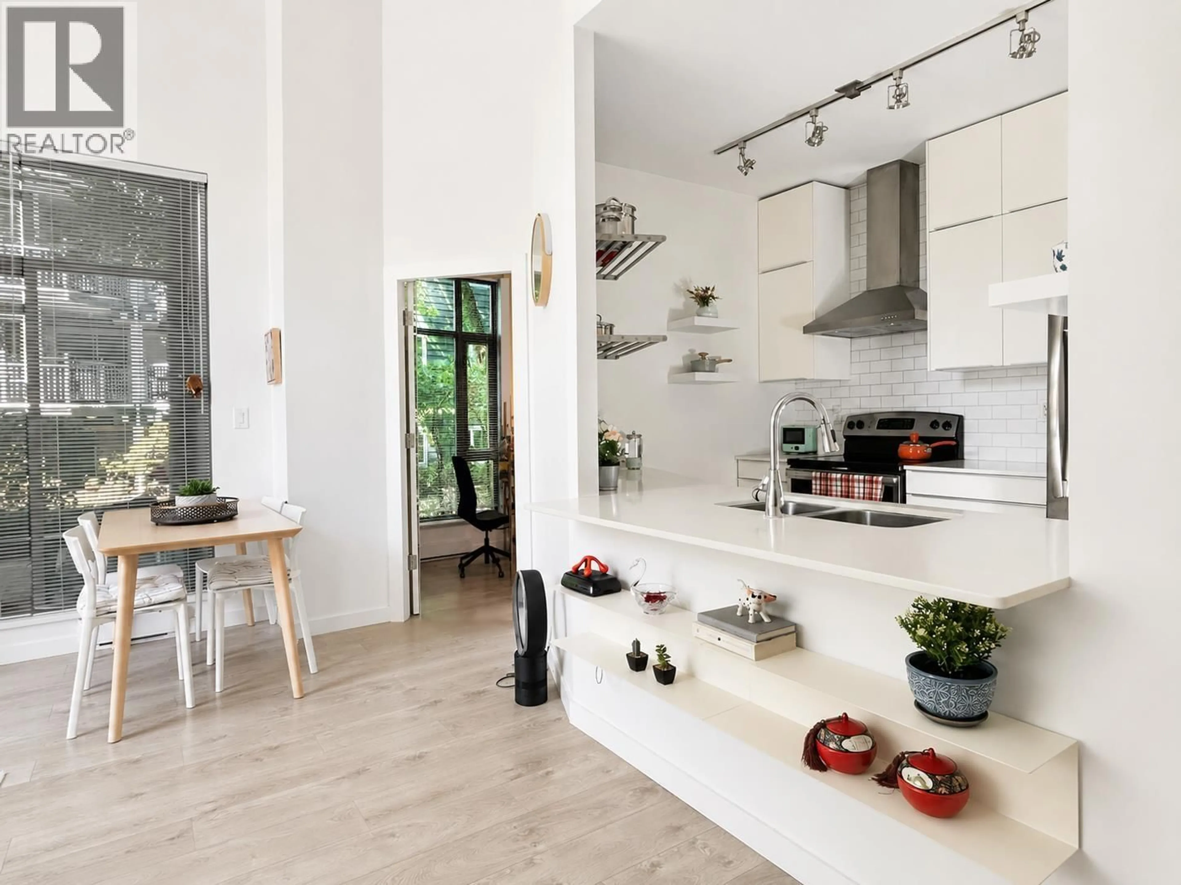 Open concept kitchen, unknown for 101 - 3070 GUILDFORD WAY, Coquitlam British Columbia V3B7R8