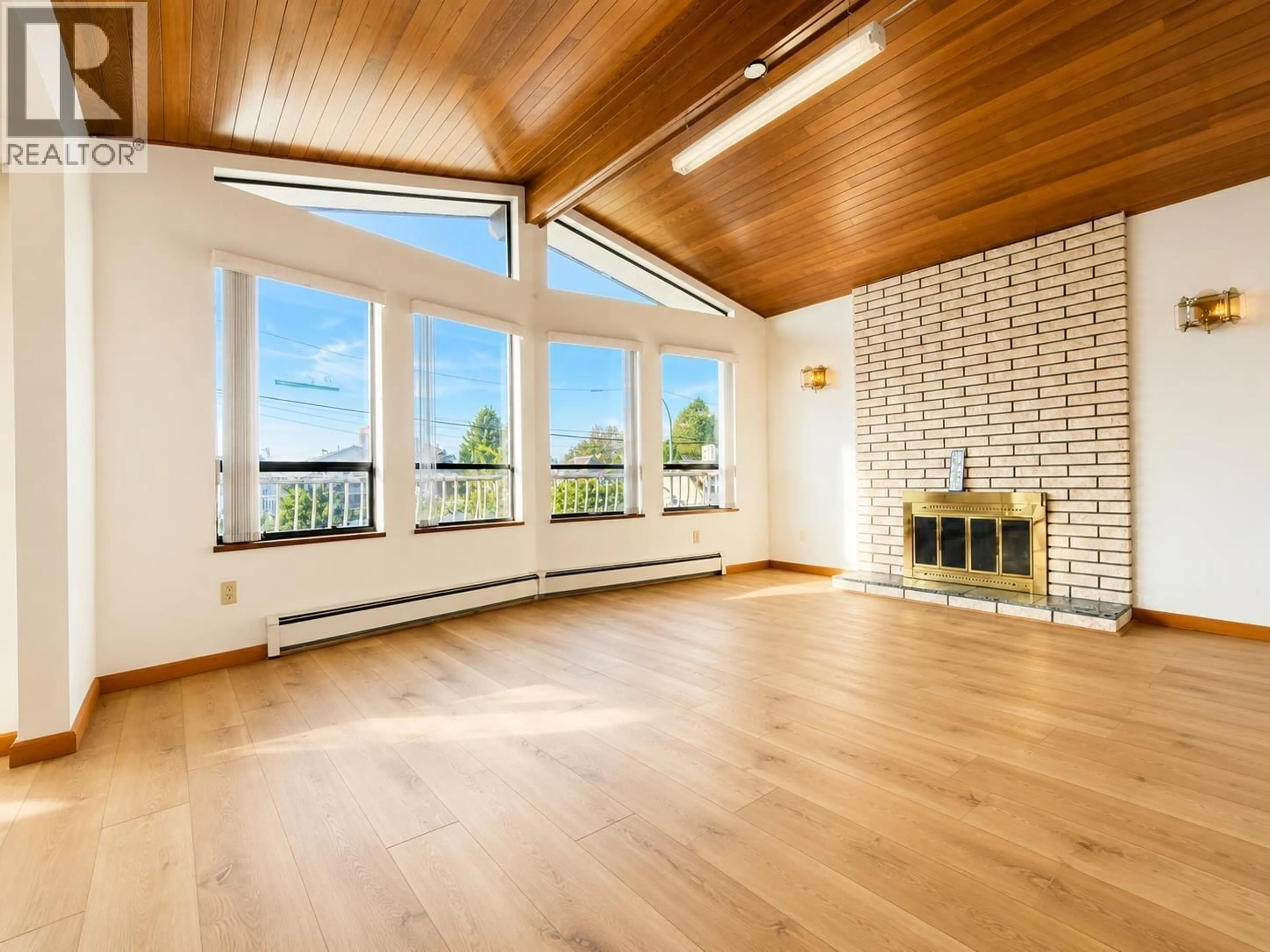 A pic of a room for 3292 43RD AVENUE, Vancouver British Columbia V5R2Z9