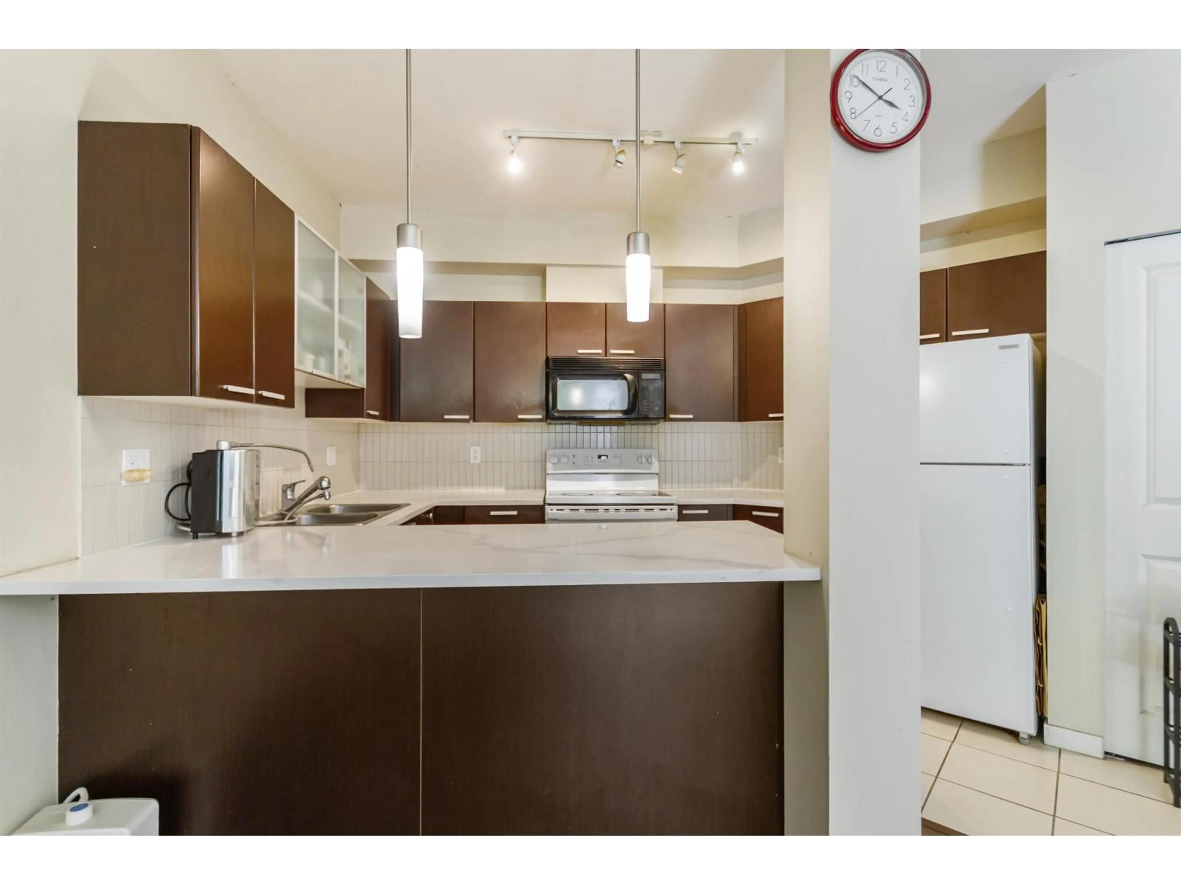 Standard kitchen, ceramic/tile floor for 301 - 10499 UNIVERSITY DRIVE, Surrey British Columbia V3T0A4