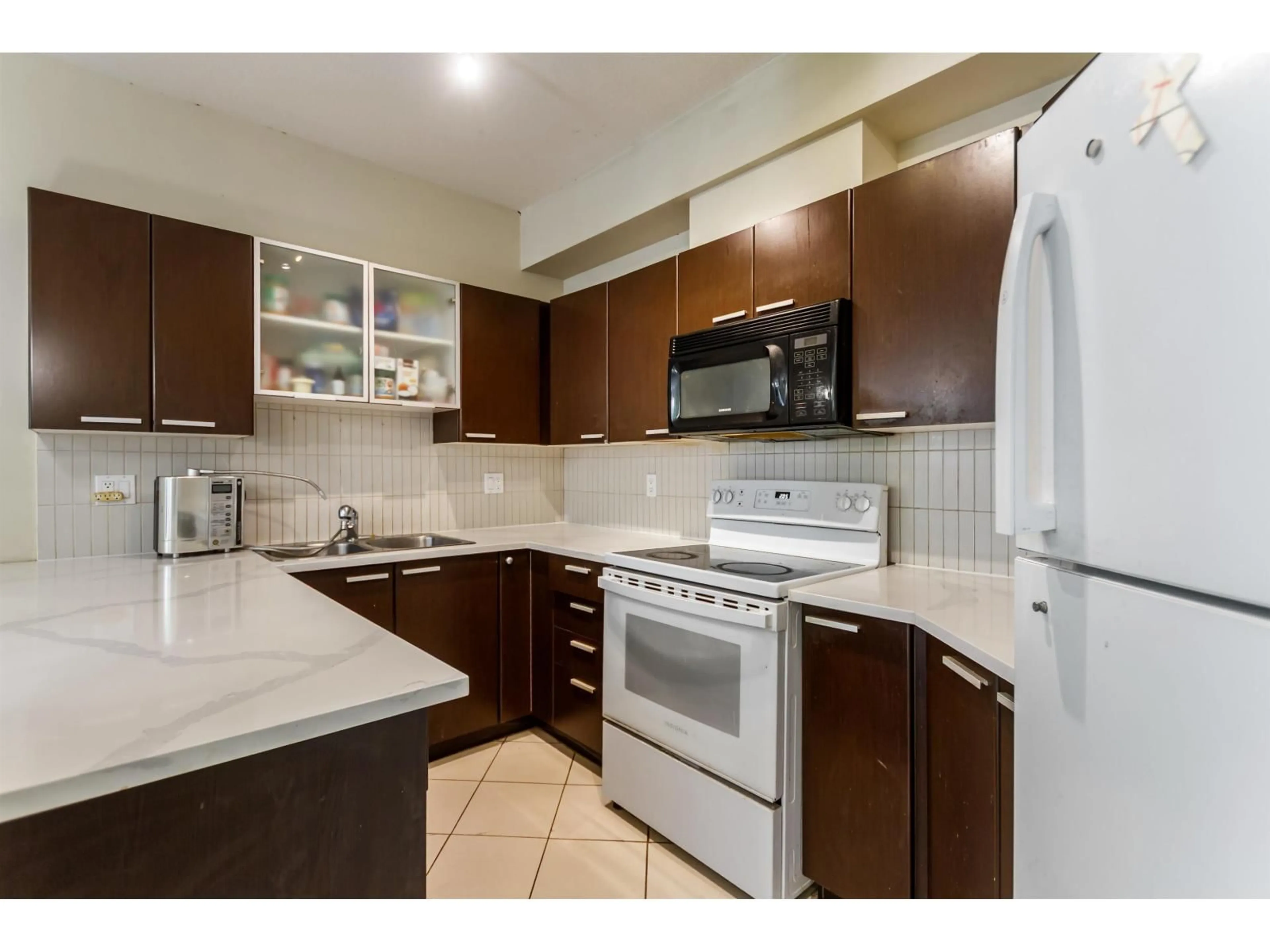 Standard kitchen, ceramic/tile floor for 301 - 10499 UNIVERSITY DRIVE, Surrey British Columbia V3T0A4