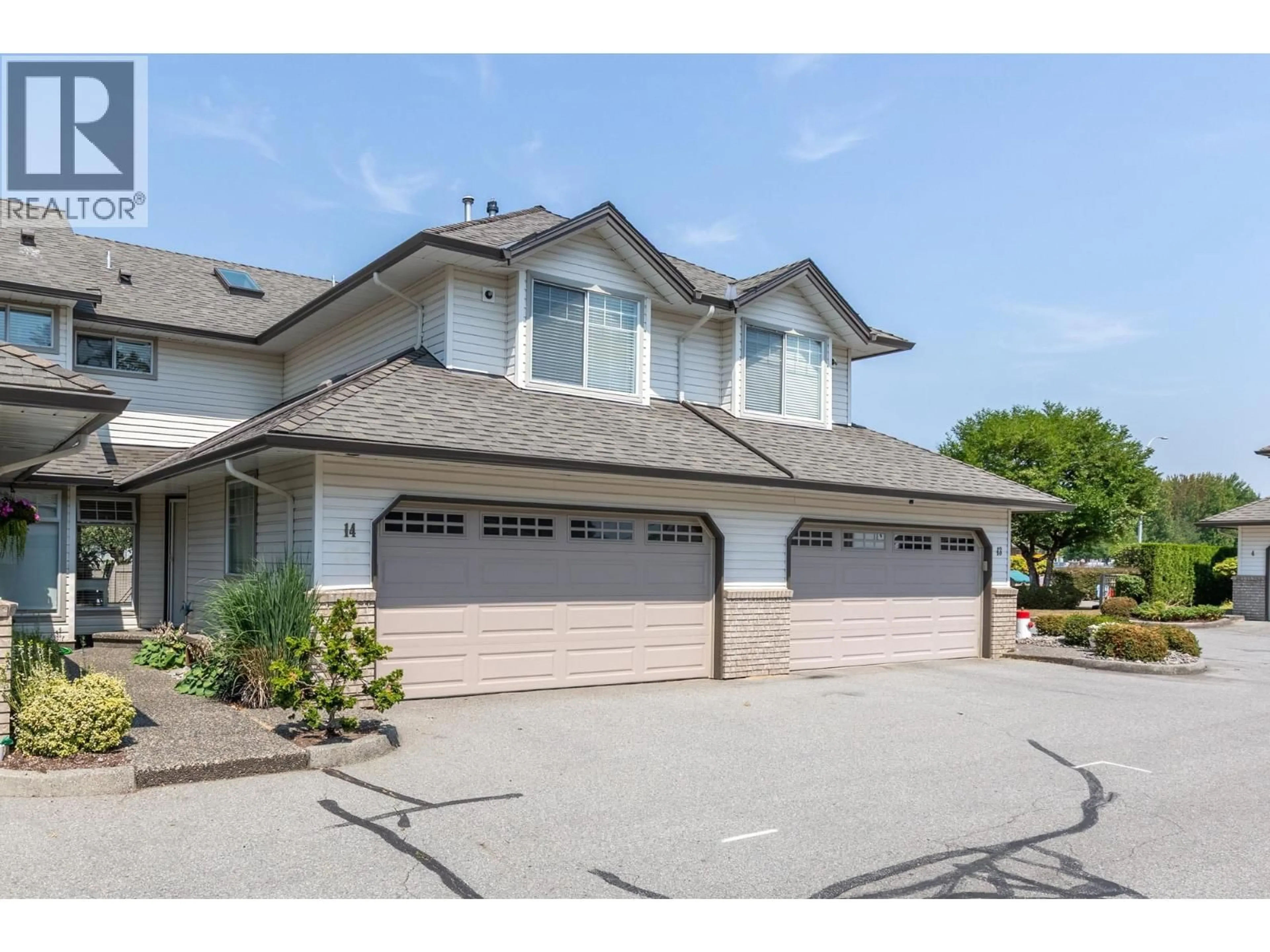 Home with vinyl exterior material, street for 14 - 19051 119 AVENUE, Pitt Meadows British Columbia V3Y2M8