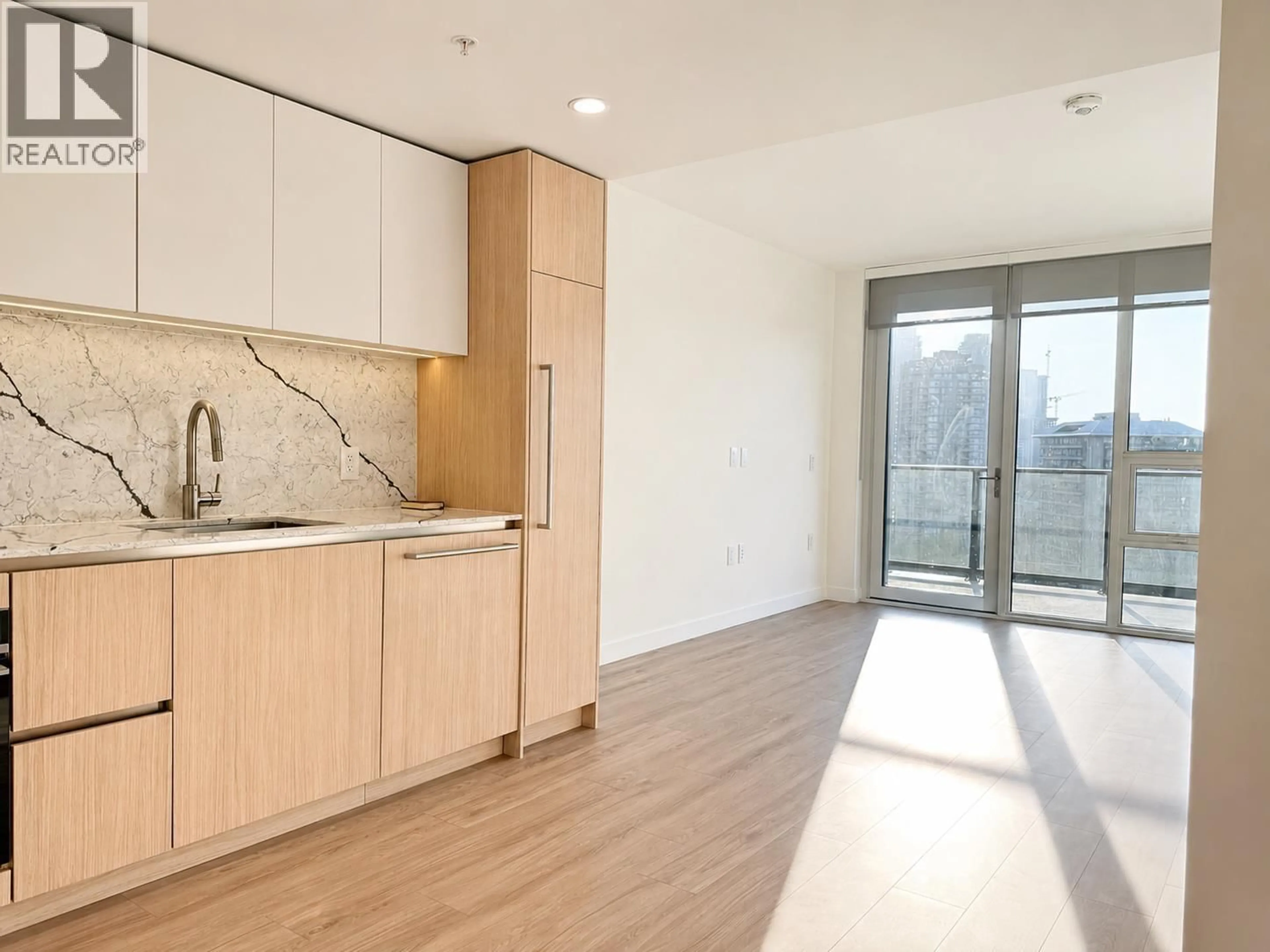 Open concept kitchen, wood/laminate floor for 2001 - 2135 SPRINGER AVENUE, Burnaby British Columbia V5B0C1