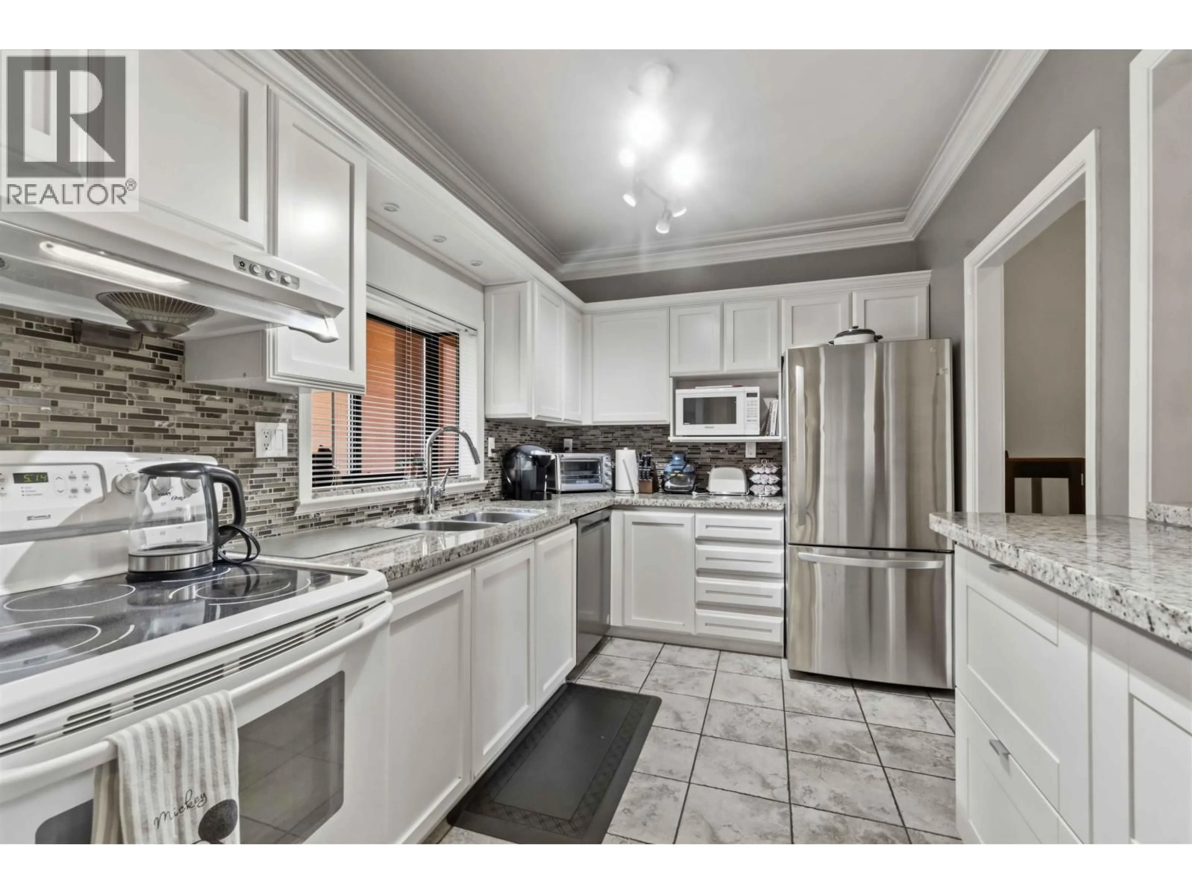 Open concept kitchen, ceramic/tile floor for 206 - 7300 GILBERT ROAD, Richmond British Columbia V7C3W2