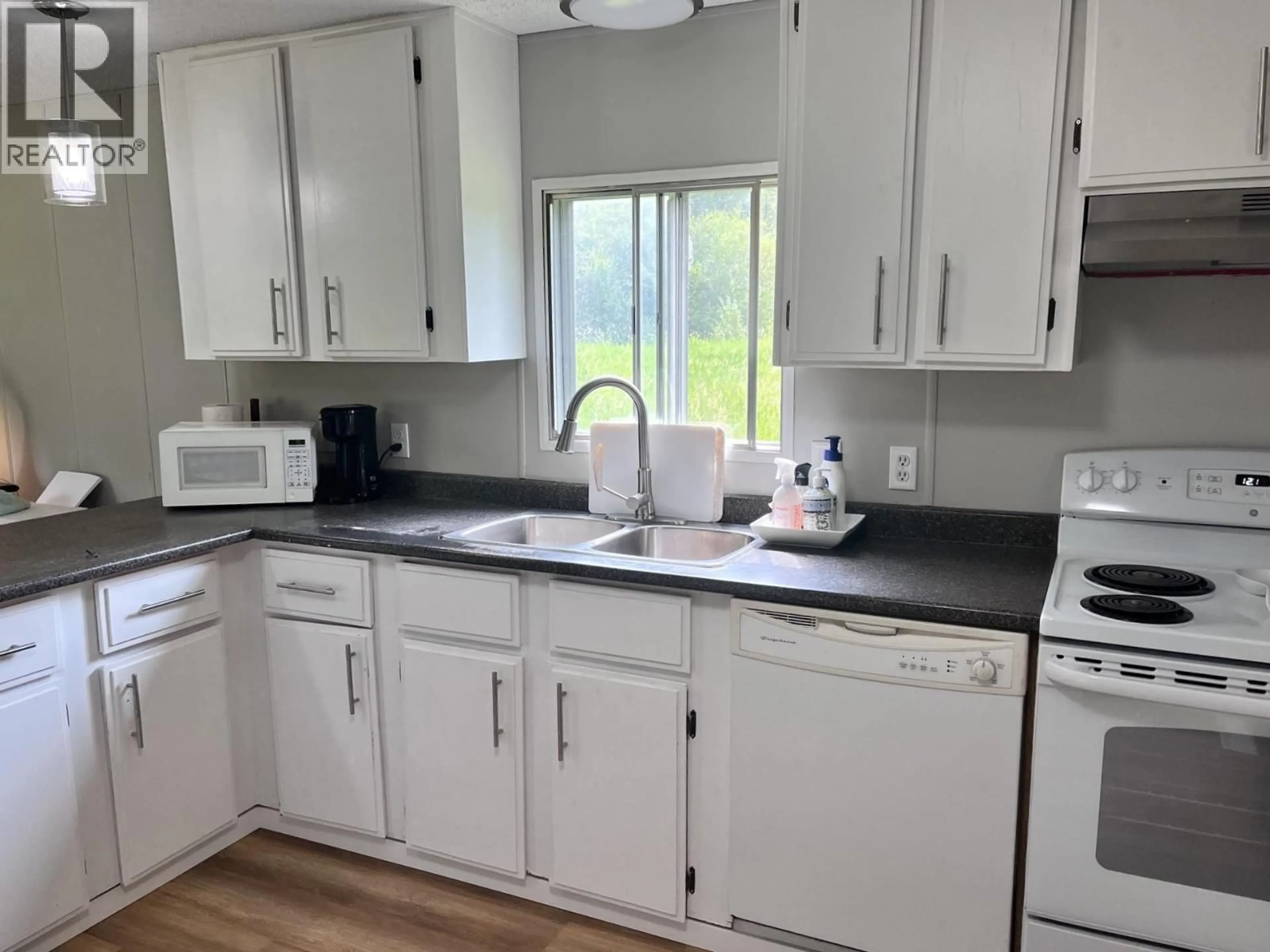 Standard kitchen, unknown for 3954 MCLEAN ROAD, Quesnel British Columbia V2J6V5