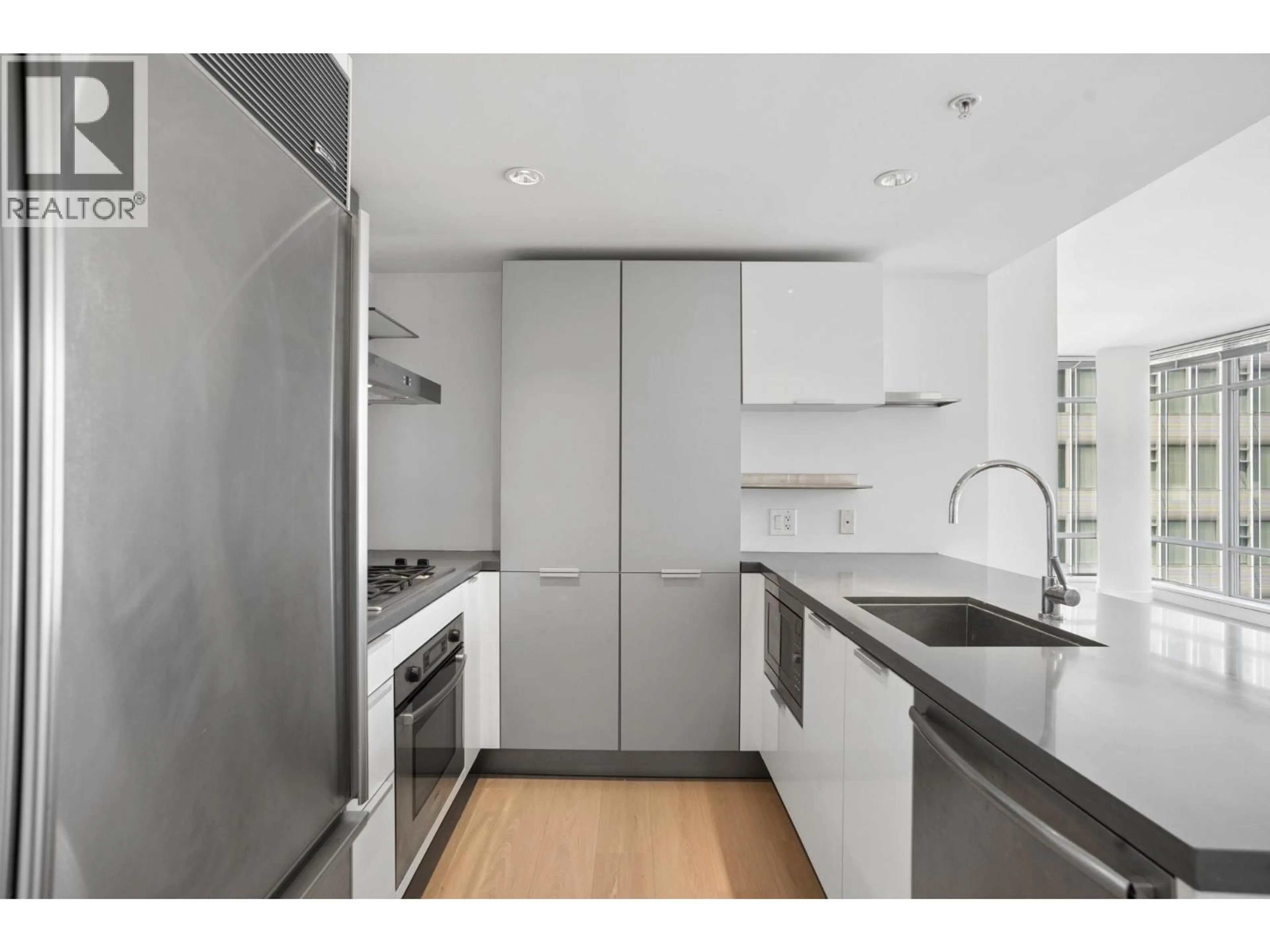 Standard kitchen, wood/laminate floor for 2206 - 788 RICHARDS STREET, Vancouver British Columbia V6B0C7