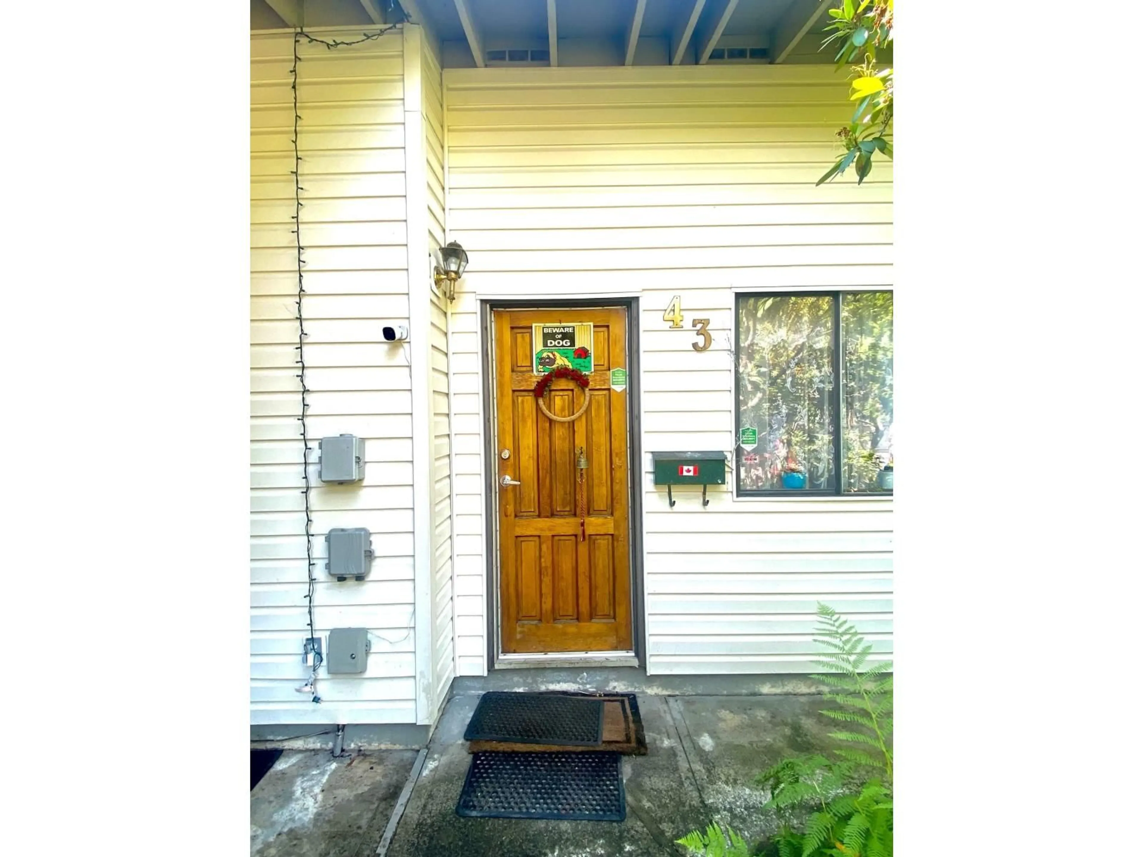 Indoor entryway for 43 - 8555 KING GEORGE BOULEVARD, Surrey British Columbia V3W5C3