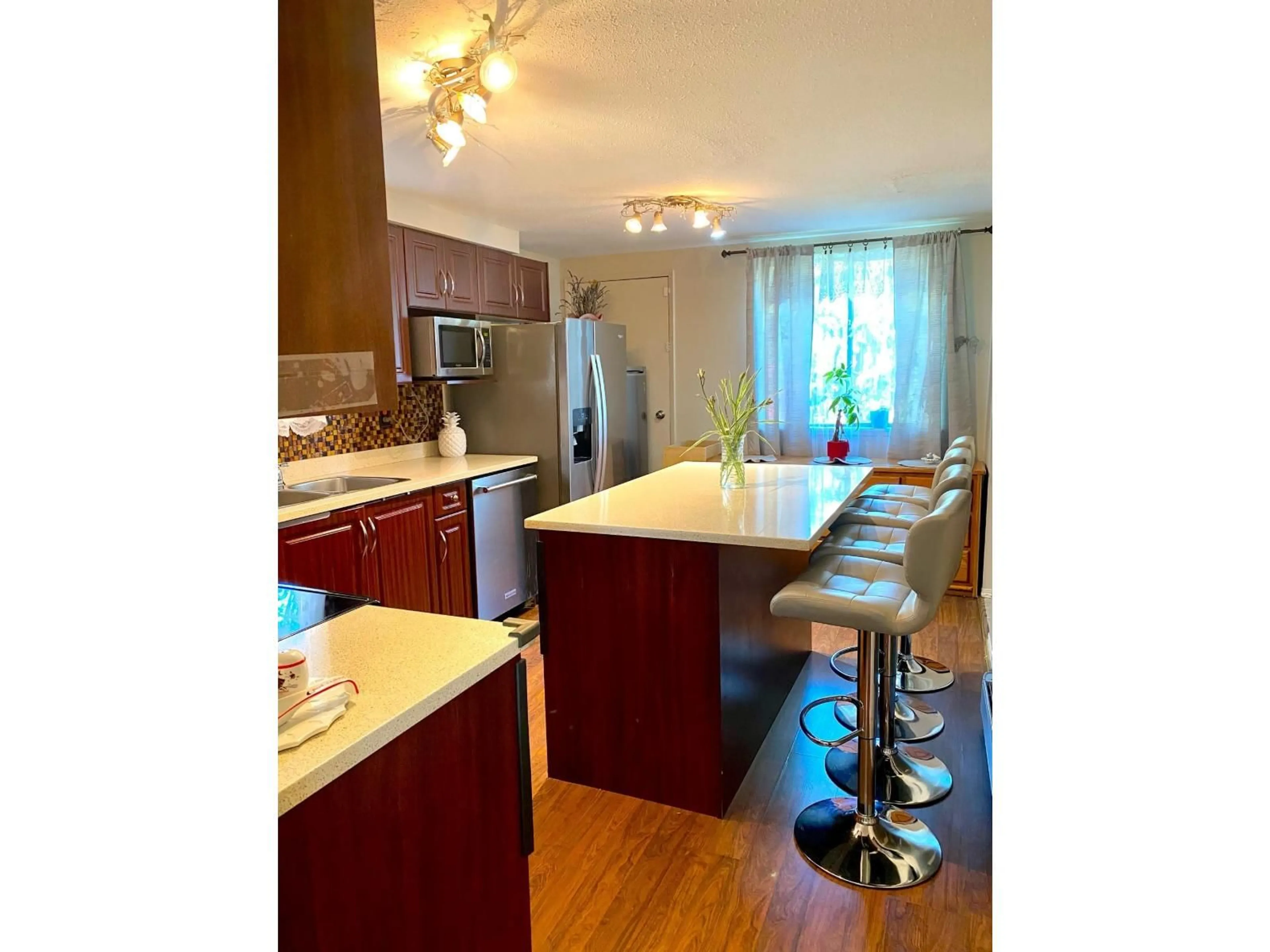 Open concept kitchen, wood/laminate floor for 43 - 8555 KING GEORGE BOULEVARD, Surrey British Columbia V3W5C3