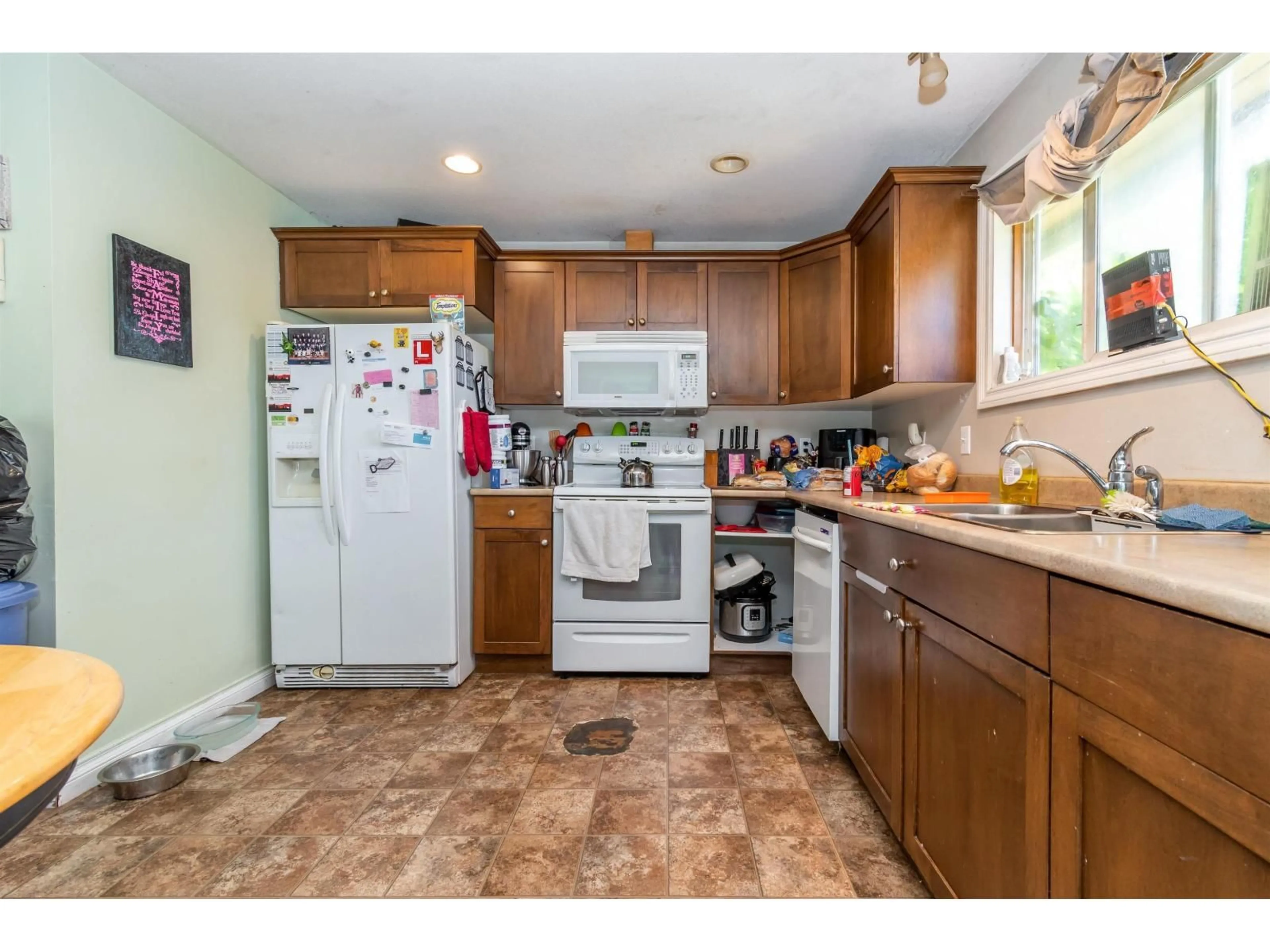 Standard kitchen, unknown for 9475 STANLEY STREET, Chilliwack British Columbia V2P3Y2