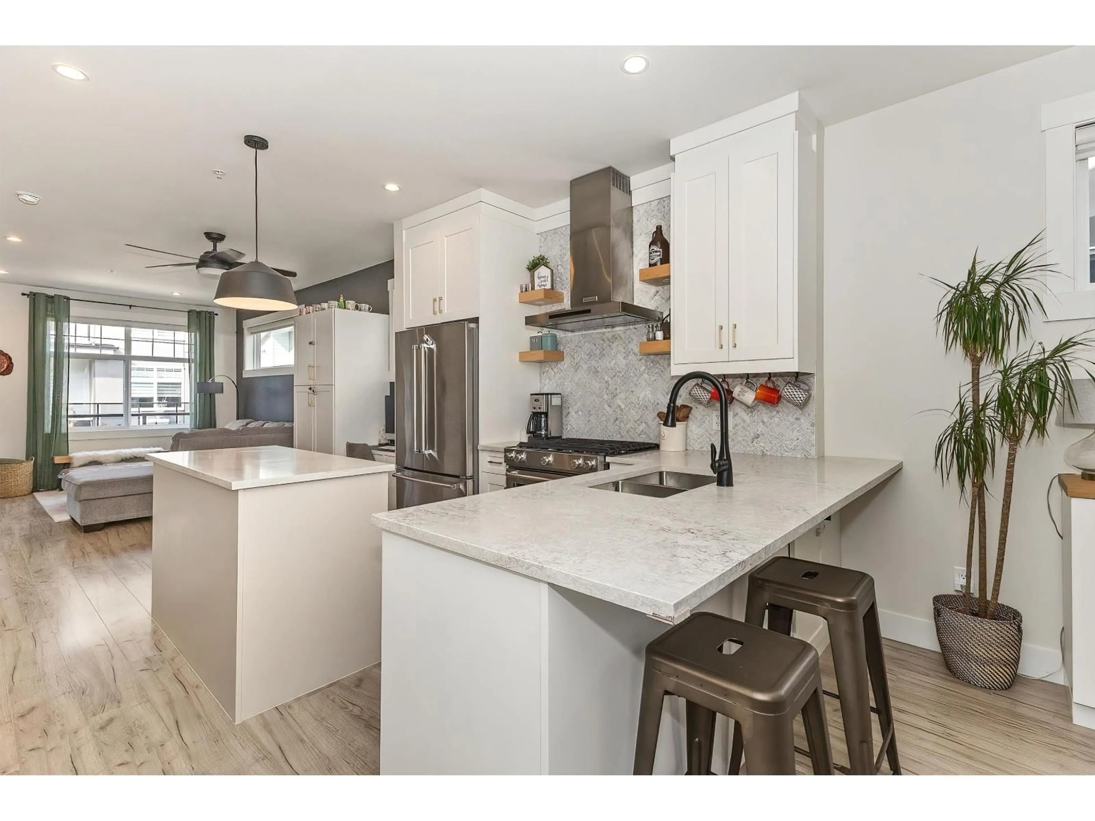 Open concept kitchen, unknown for 19 - 22334 48 AVENUE, Langley British Columbia V3A3N5