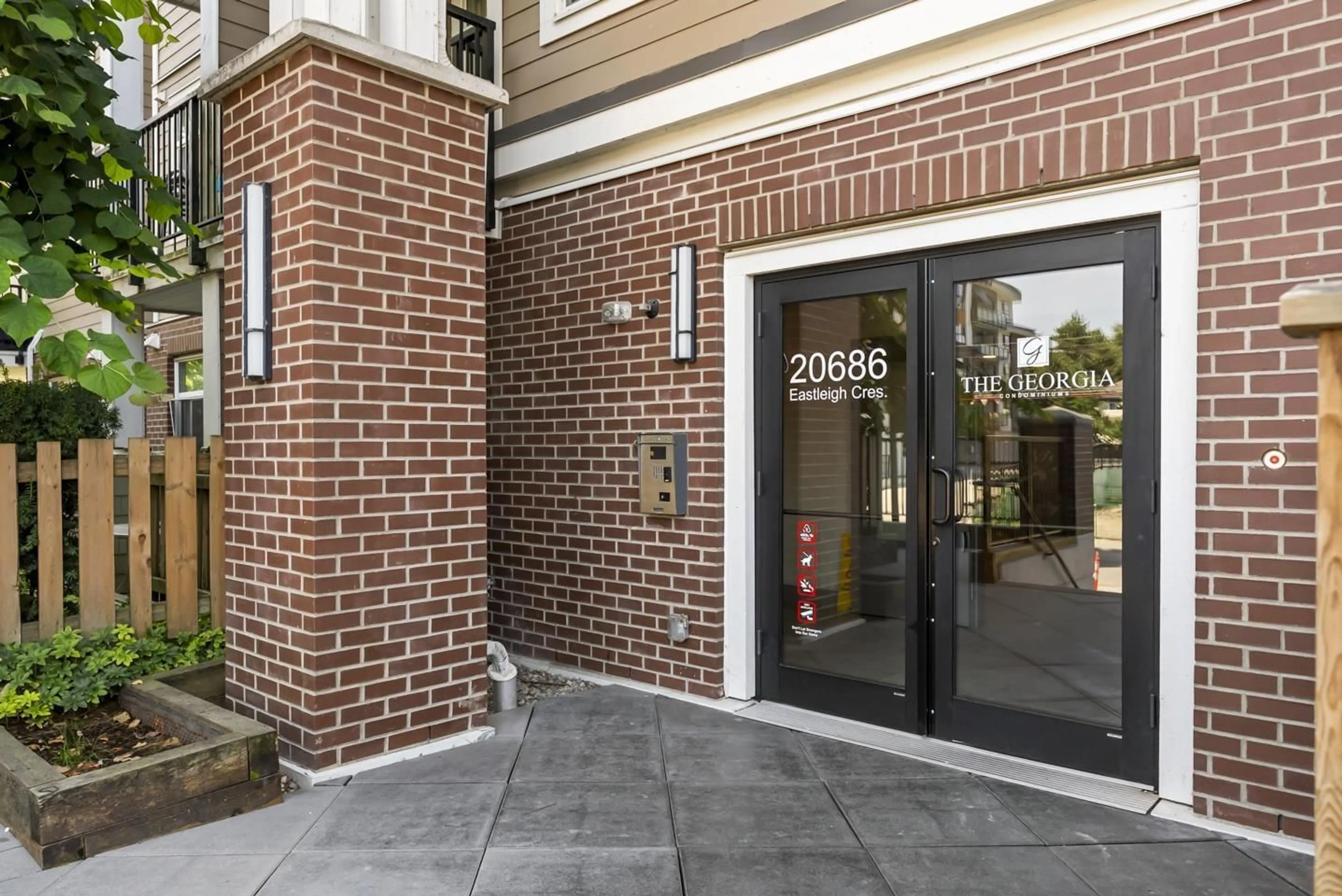 Indoor foyer for 313 - 20686 EASTLEIGH CRESCENT, Langley British Columbia V3A0M4