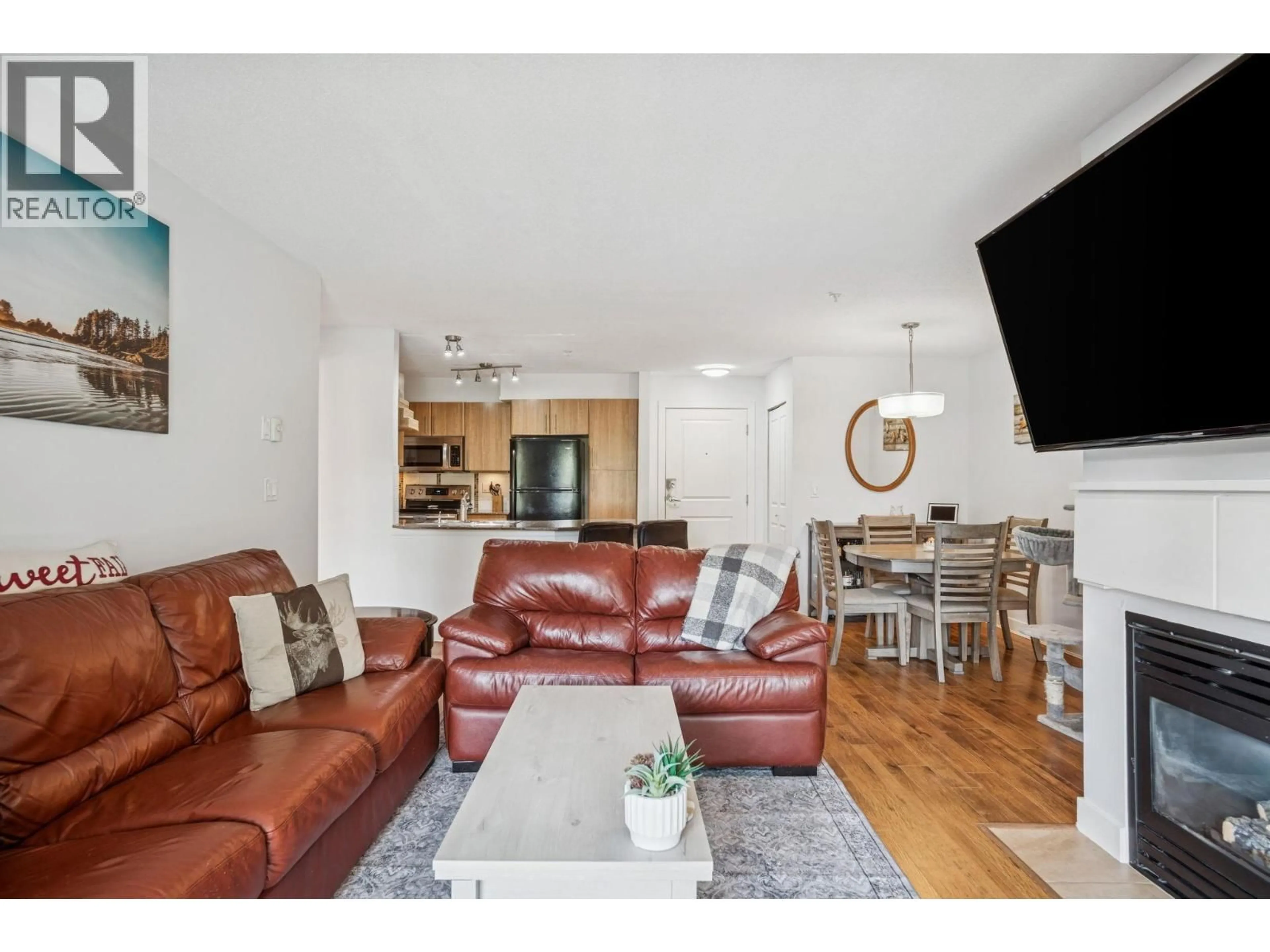 Living room with furniture, wood/laminate floor for 305 - 12020 207A STREET, Maple Ridge British Columbia V2X8V2