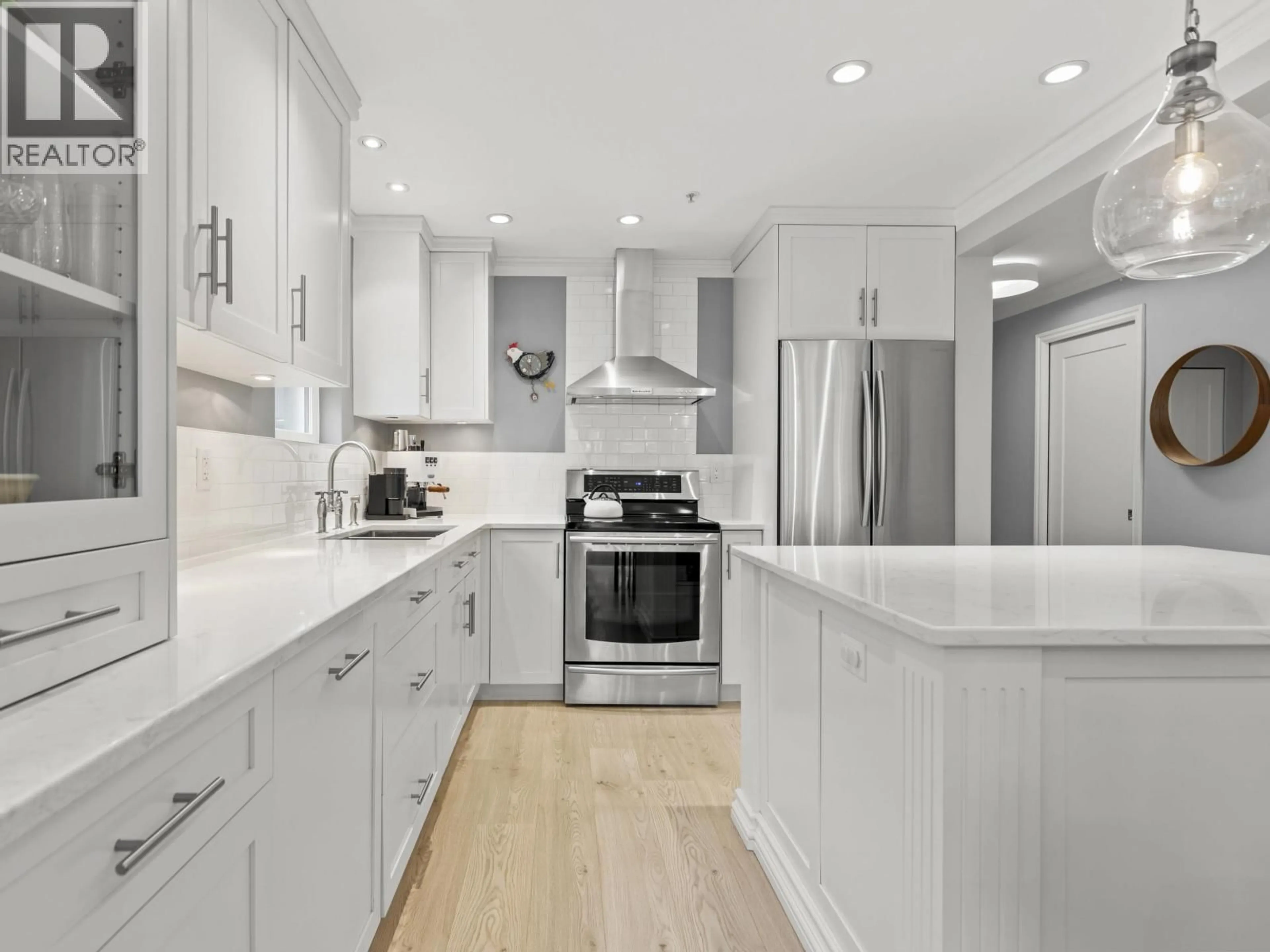 Contemporary kitchen, unknown for 103 - 2121 5TH AVENUE, Vancouver British Columbia V6K1S1