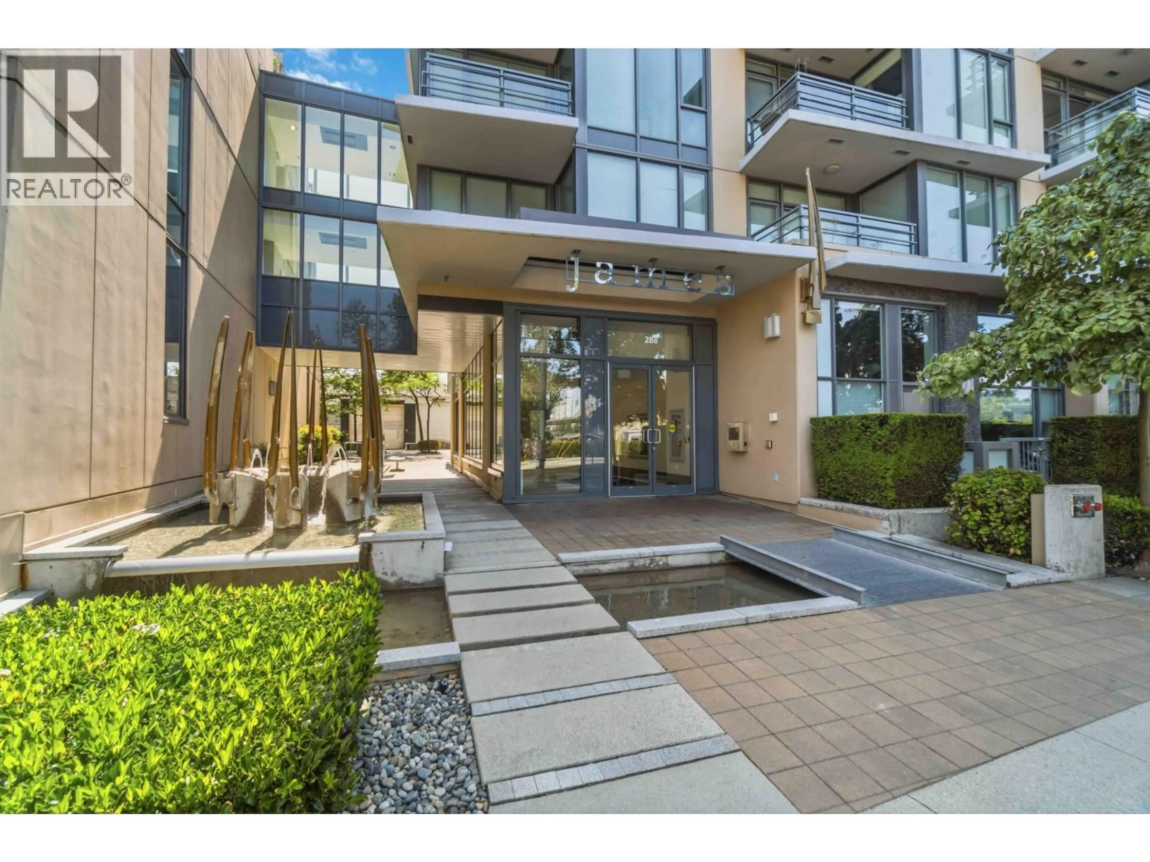 Indoor foyer for 808 - 288 1ST AVENUE, Vancouver British Columbia V5Y0E9
