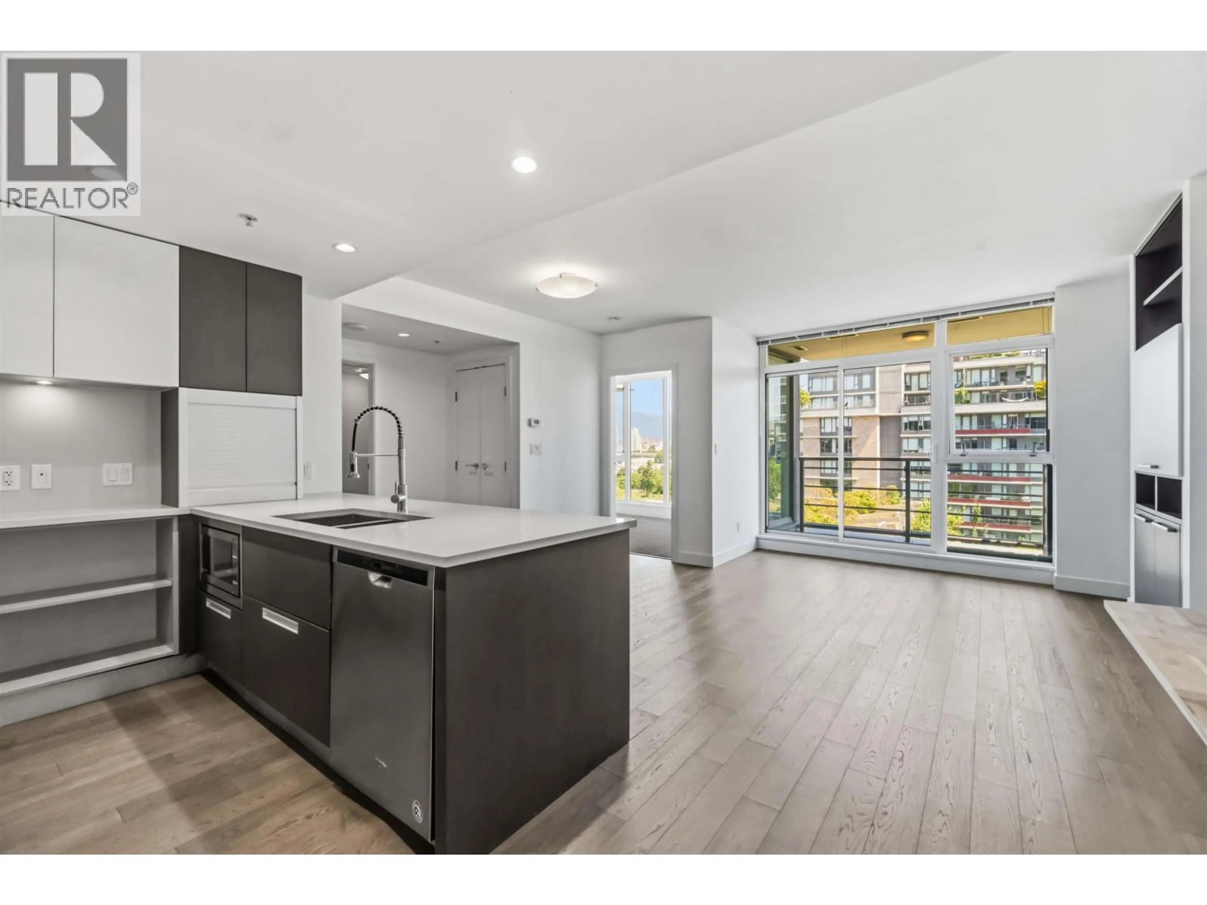 Open concept kitchen, unknown for 808 - 288 1ST AVENUE, Vancouver British Columbia V5Y0E9