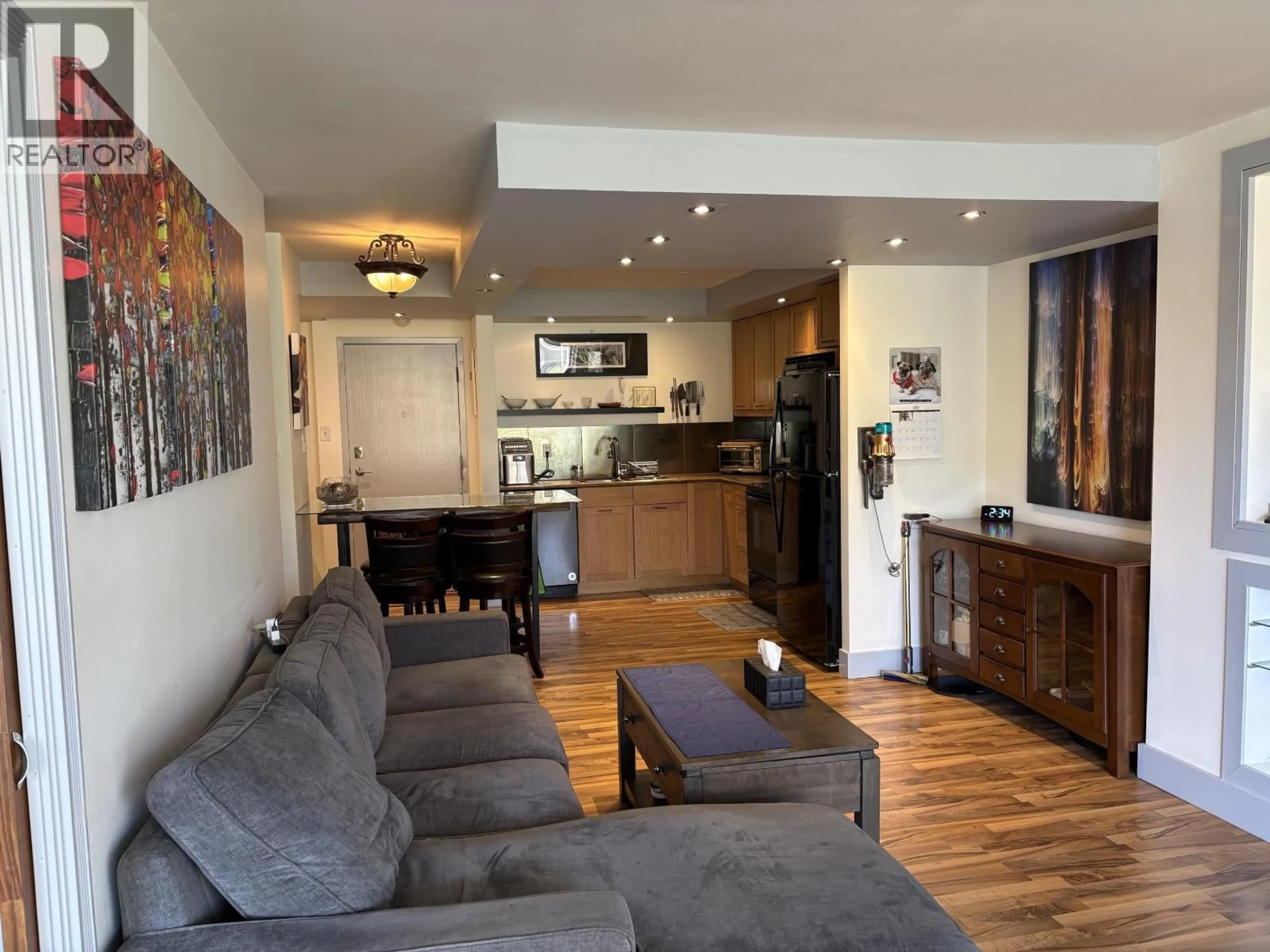 Living room with furniture, wood/laminate floor for 206 - 710 SEVENTH AVENUE, New Westminster British Columbia V3M5V3