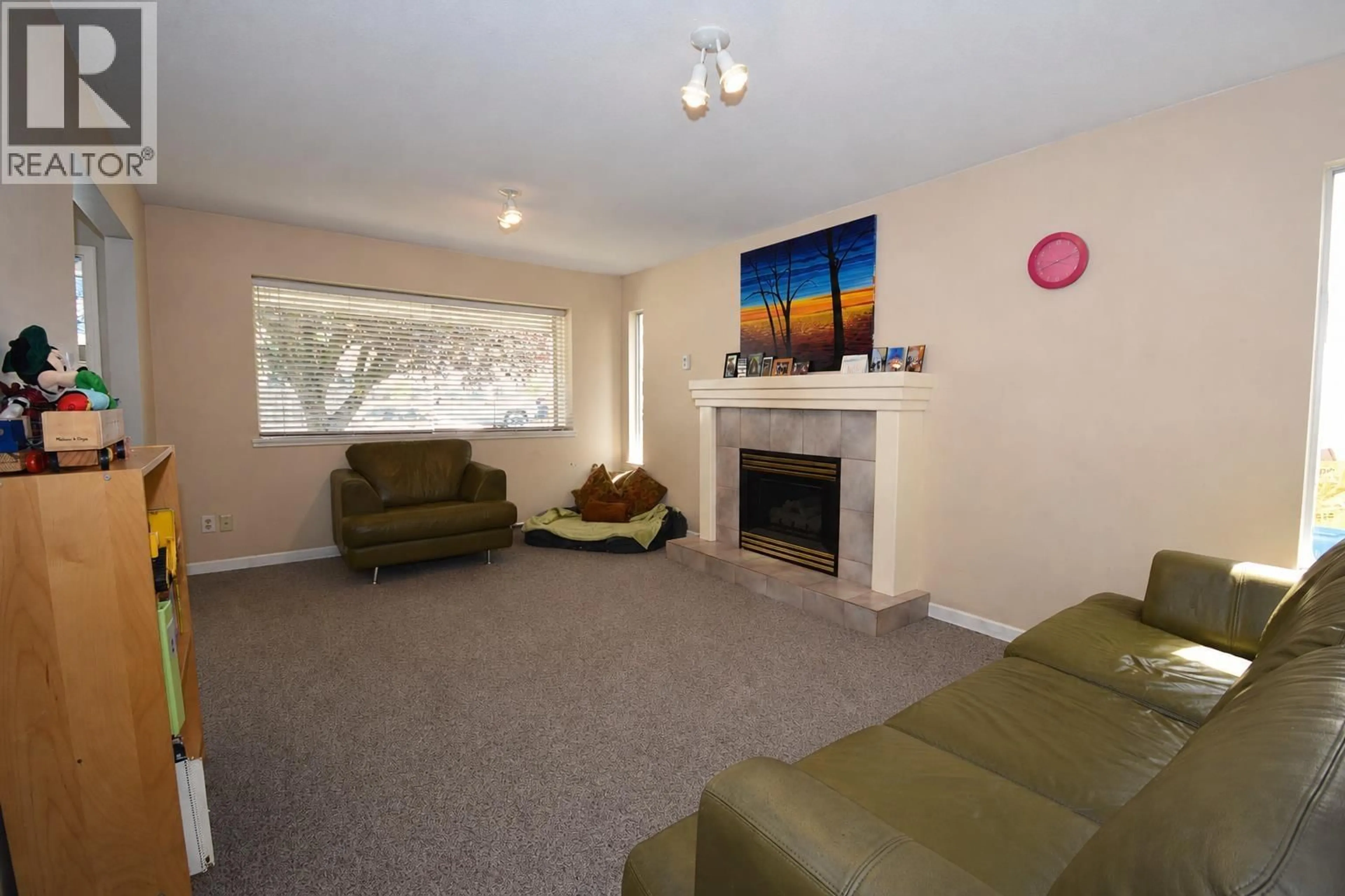 Living room with furniture, unknown for 4857 59 STREET, Delta British Columbia V4K4L7
