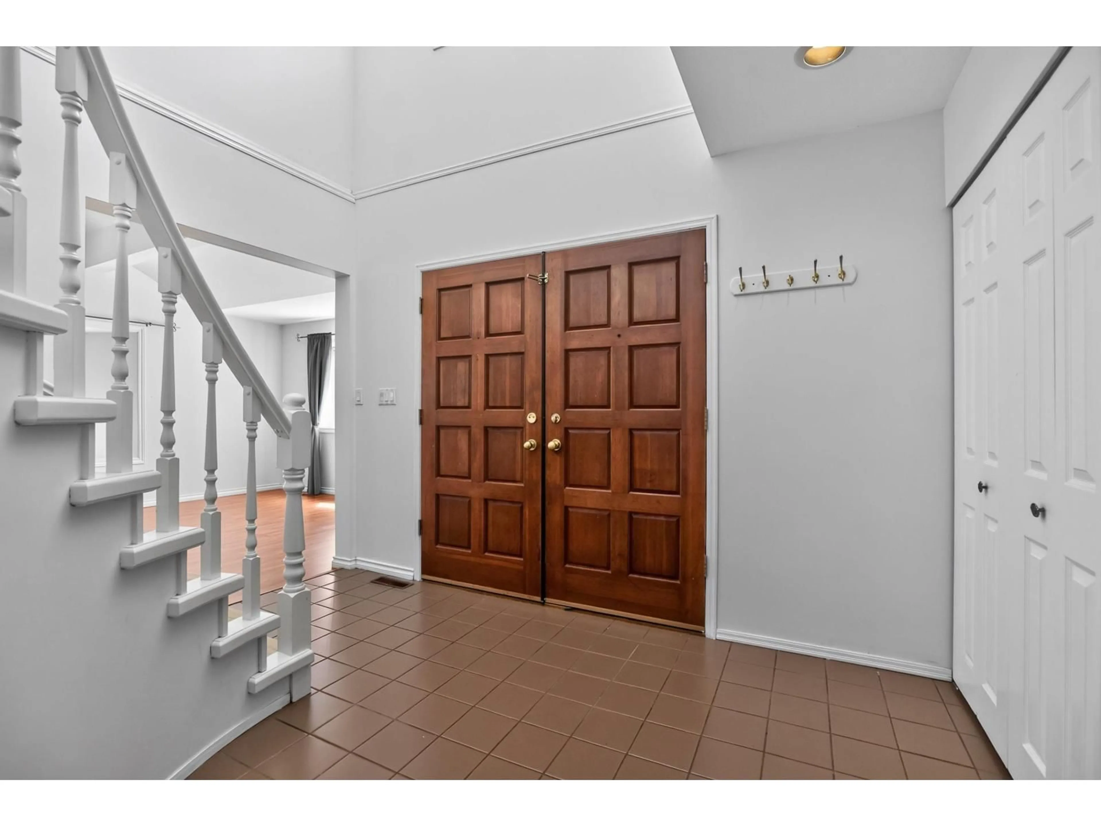 Indoor foyer for 16327 NORTHGLEN CLOSE, Surrey British Columbia V4N1X8