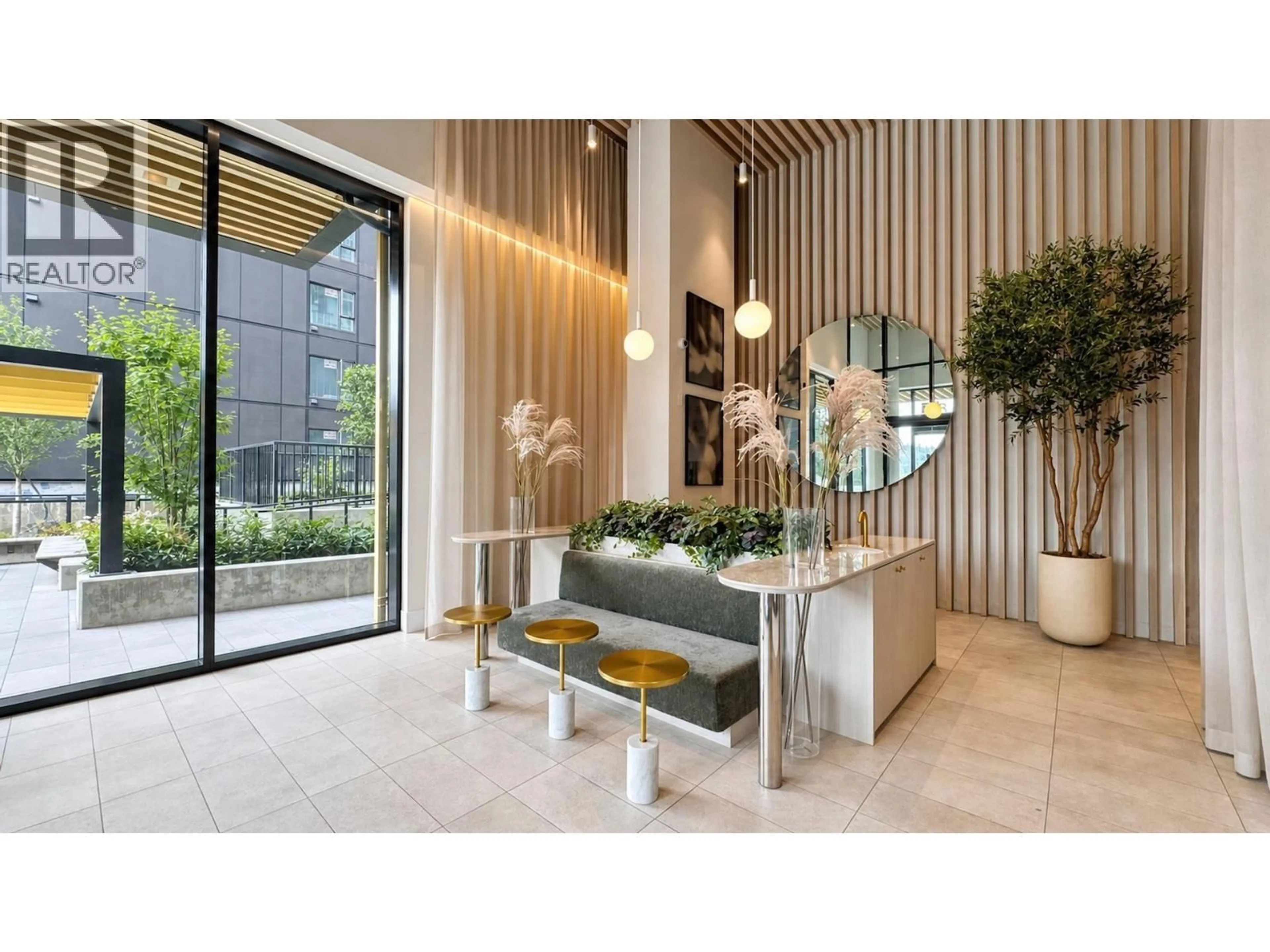 Indoor foyer for 901 - 626 CLAREMONT STREET, Coquitlam British Columbia V3J0T1