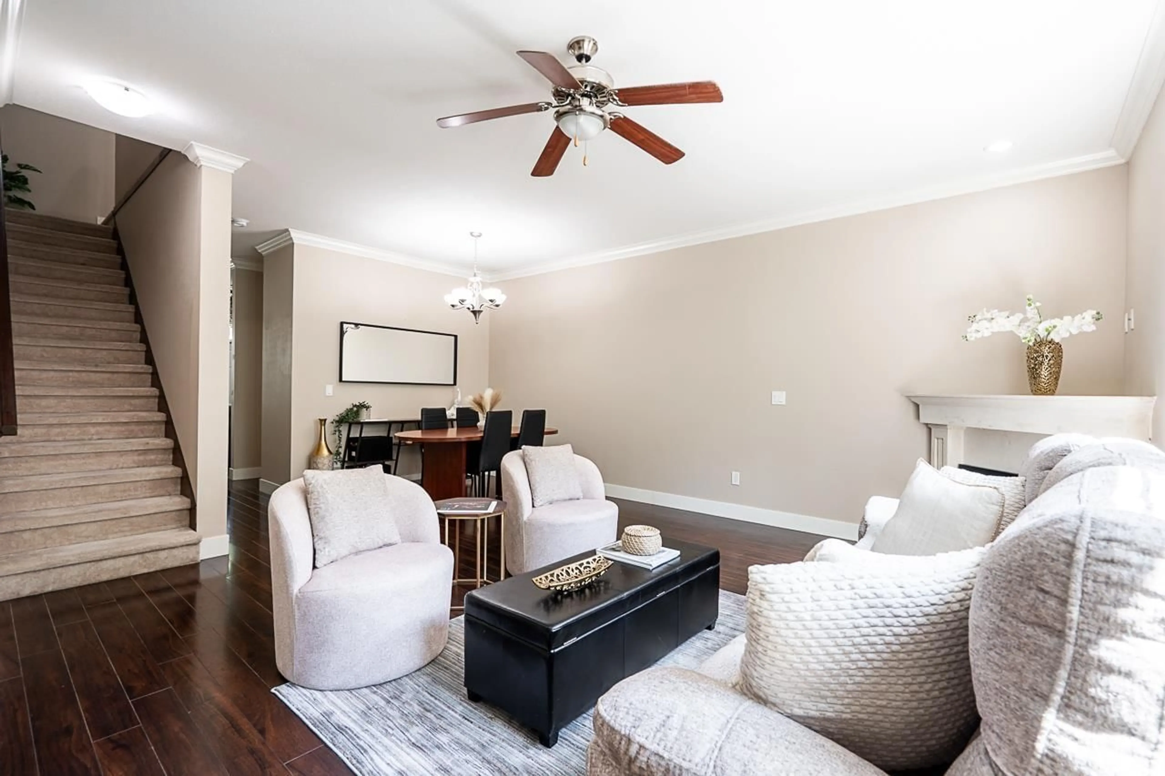 Living room with furniture, wood/laminate floor for 33 - 15399 GUILDFORD DRIVE, Surrey British Columbia V3R7C6